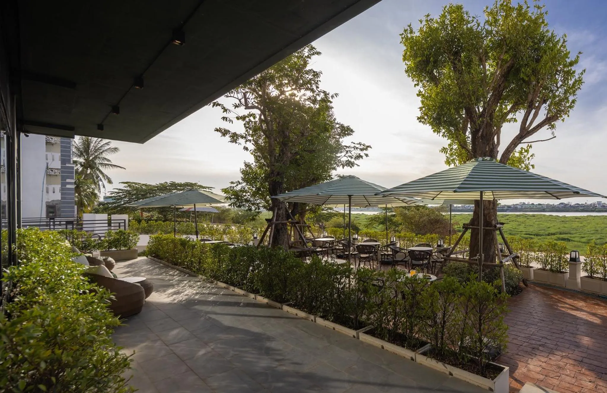 Lounge or bar in Eastin Hotel Vientiane