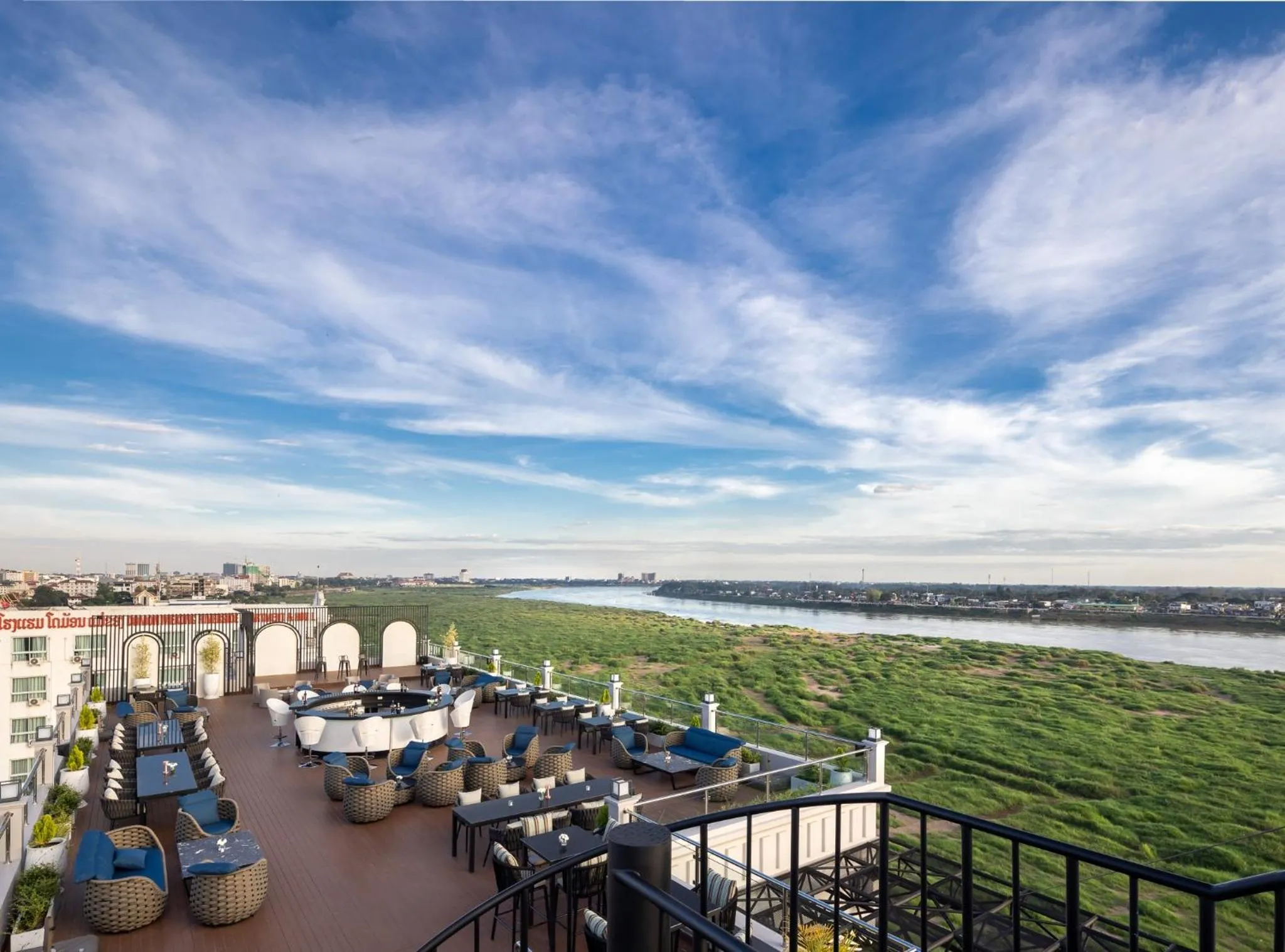 Restaurant/places to eat in Eastin Hotel Vientiane