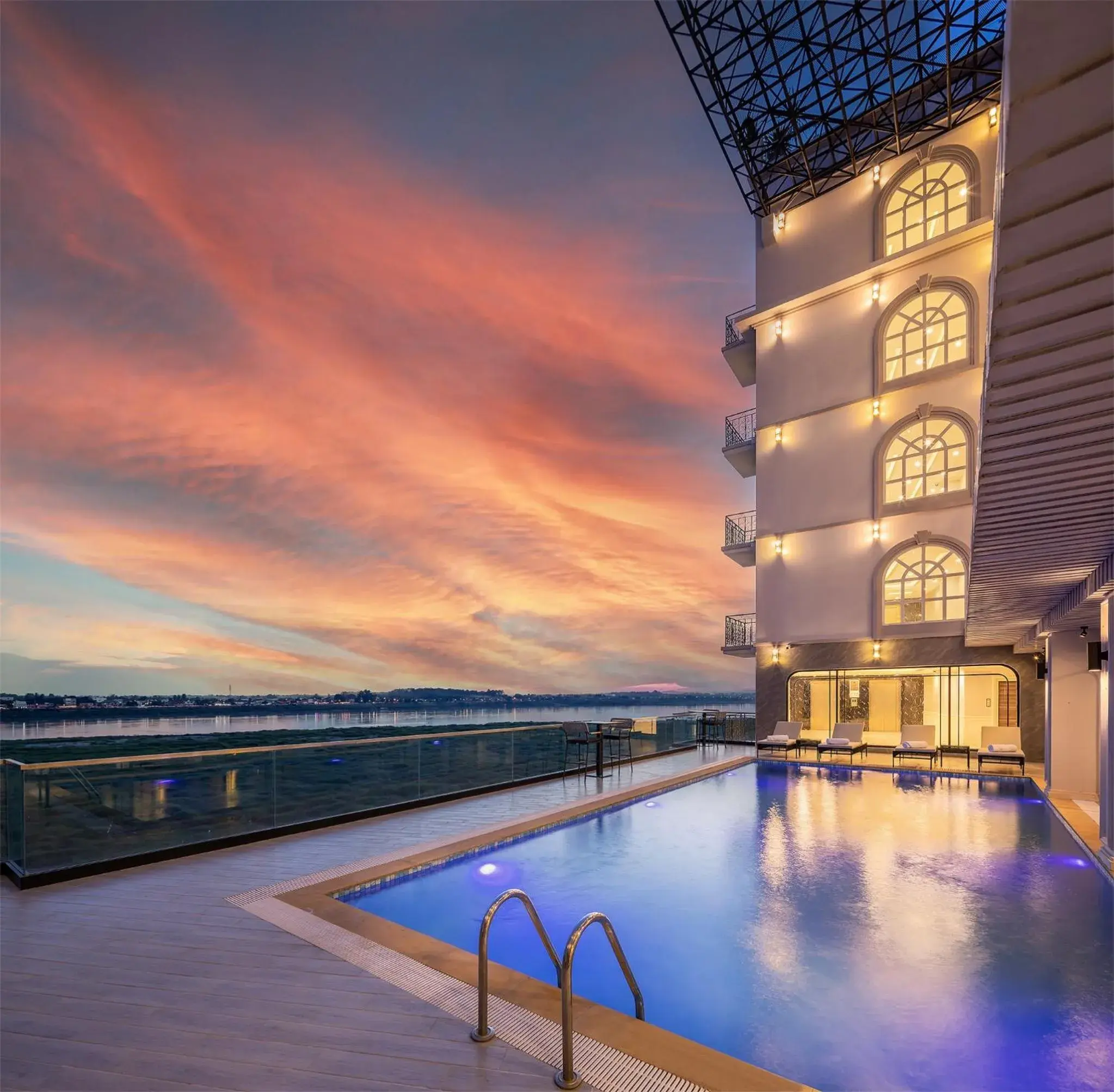 Swimming pool in Eastin Hotel Vientiane Swimming pool in Eastin Hotel Vientiane