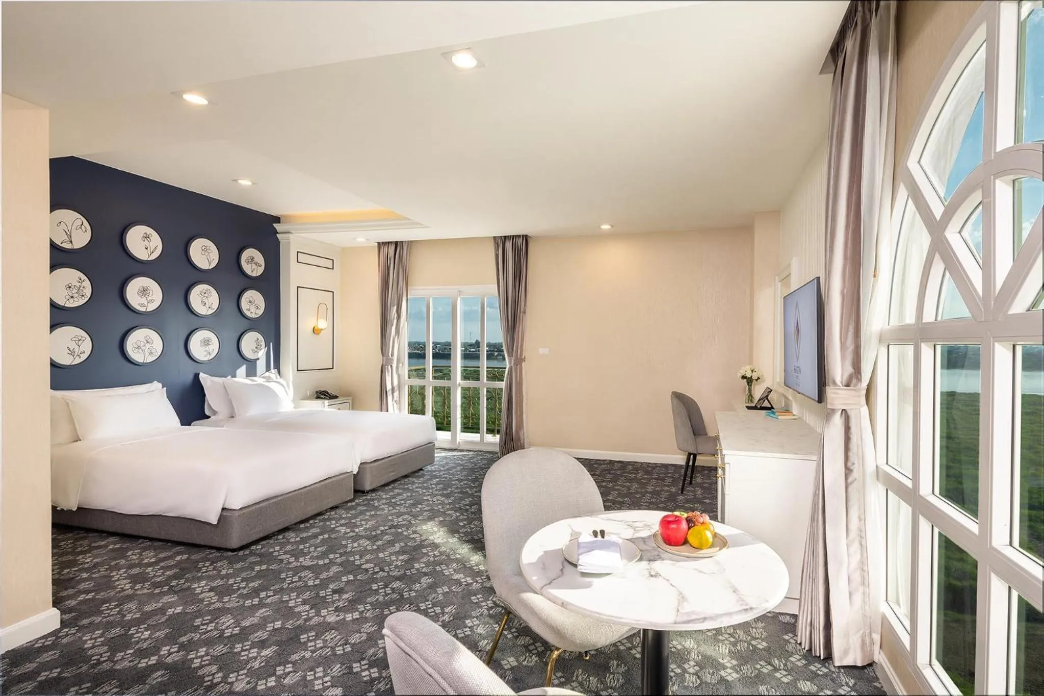 Living room, Bed in Eastin Hotel Vientiane