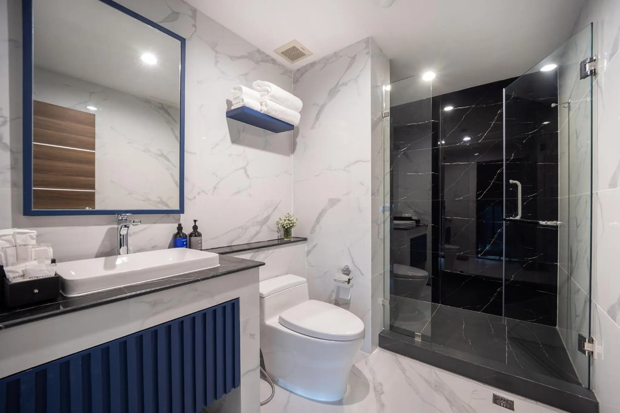 Shower in Eastin Hotel Vientiane