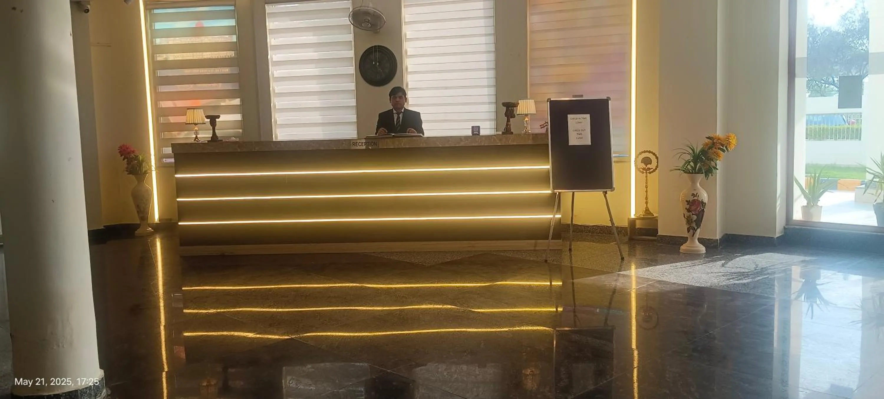 Lobby or reception in White House Country Inn By PEARL Luxury Hotel In Jhajjar