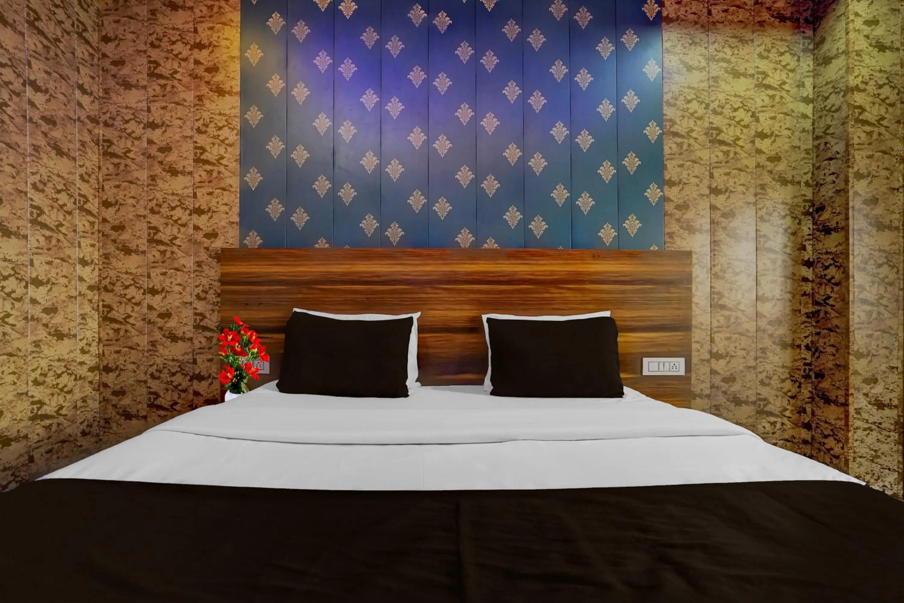 Bedroom, Bed in Super Collection O JK Temple Kanpur Formerly Yatika Inn