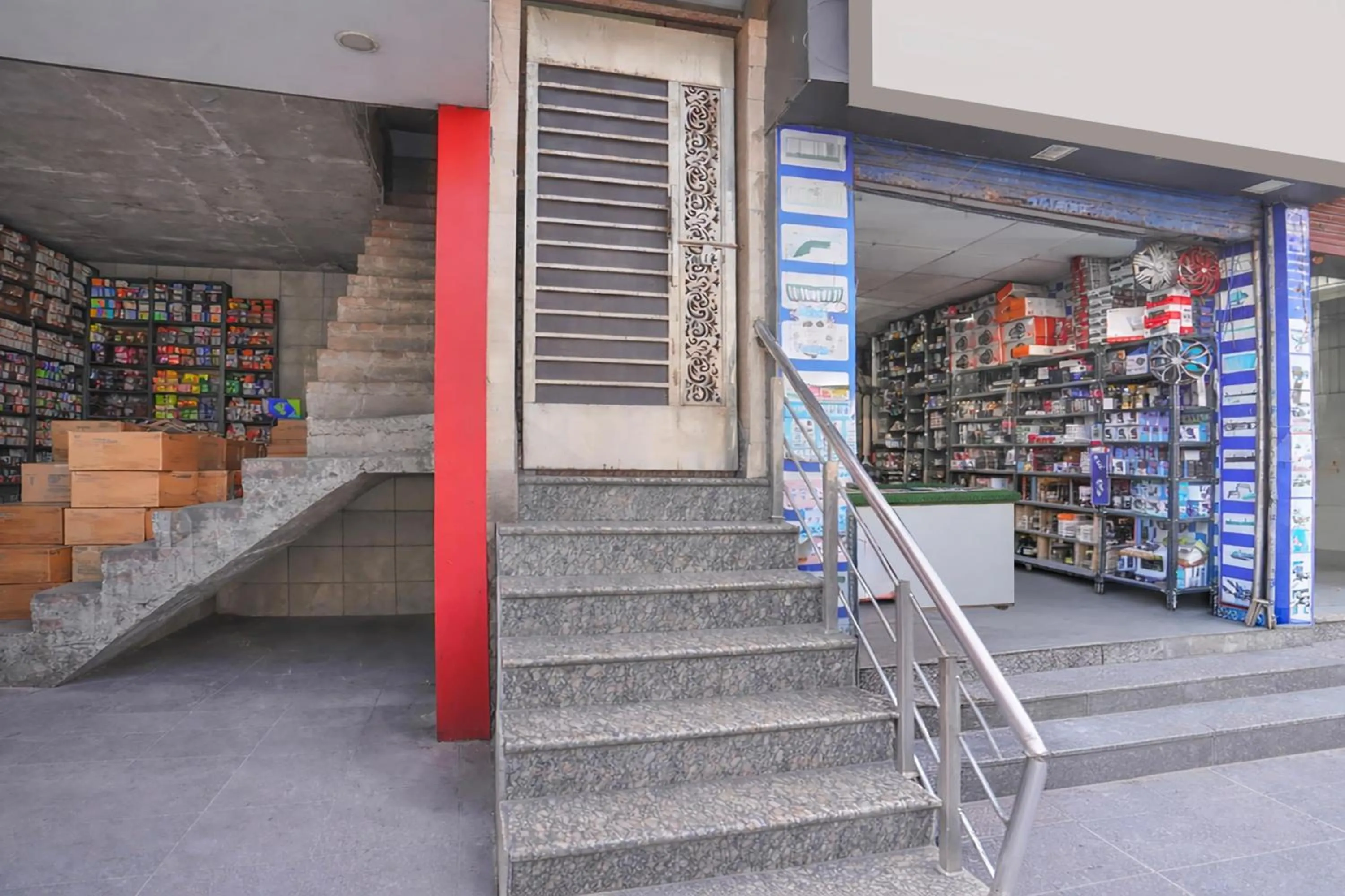 Facade/entrance in Super Collection O JK Temple Kanpur Formerly Yatika Inn