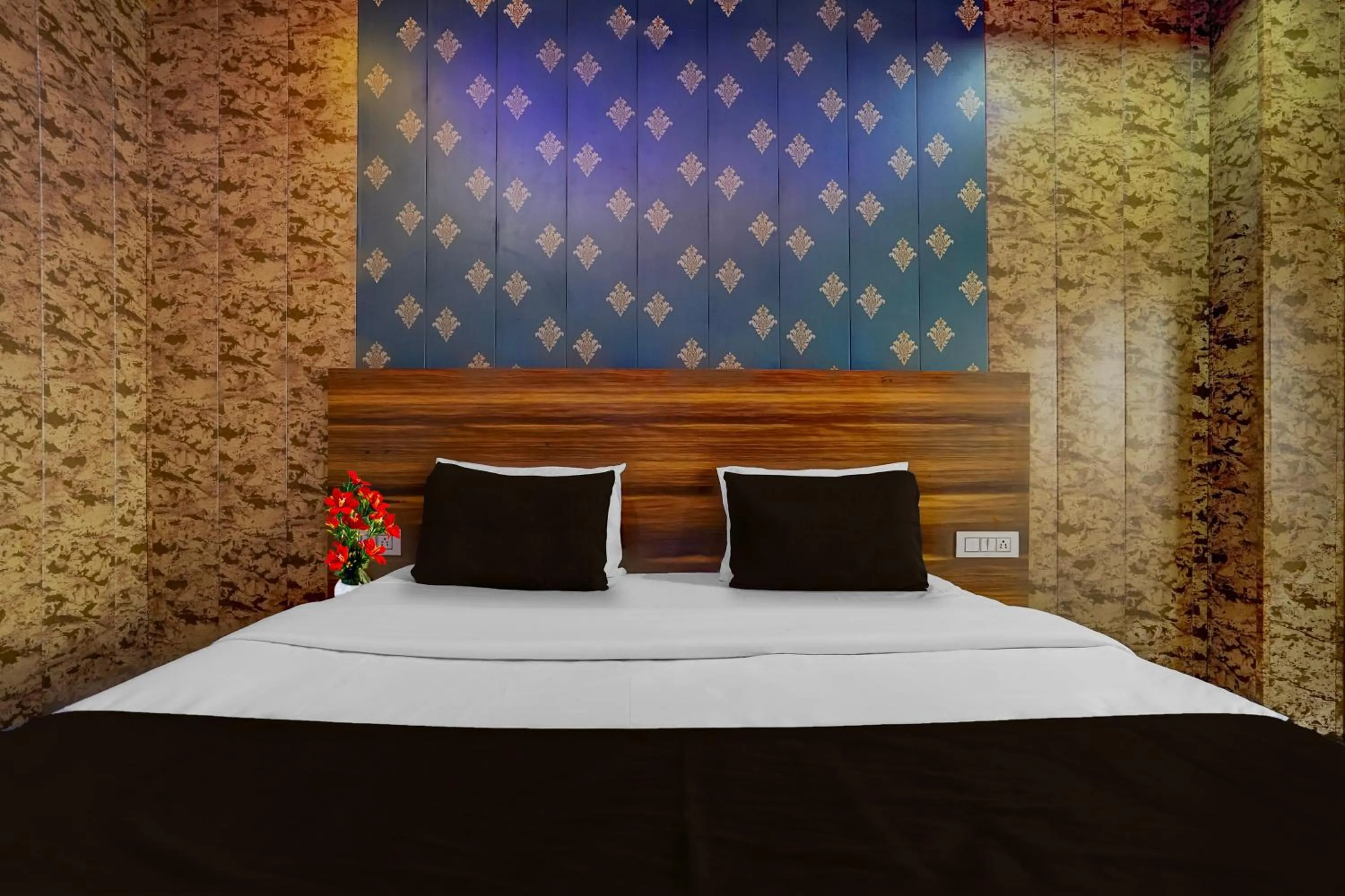 Bedroom, Bed in Super Collection O JK Temple Kanpur Formerly Yatika Inn