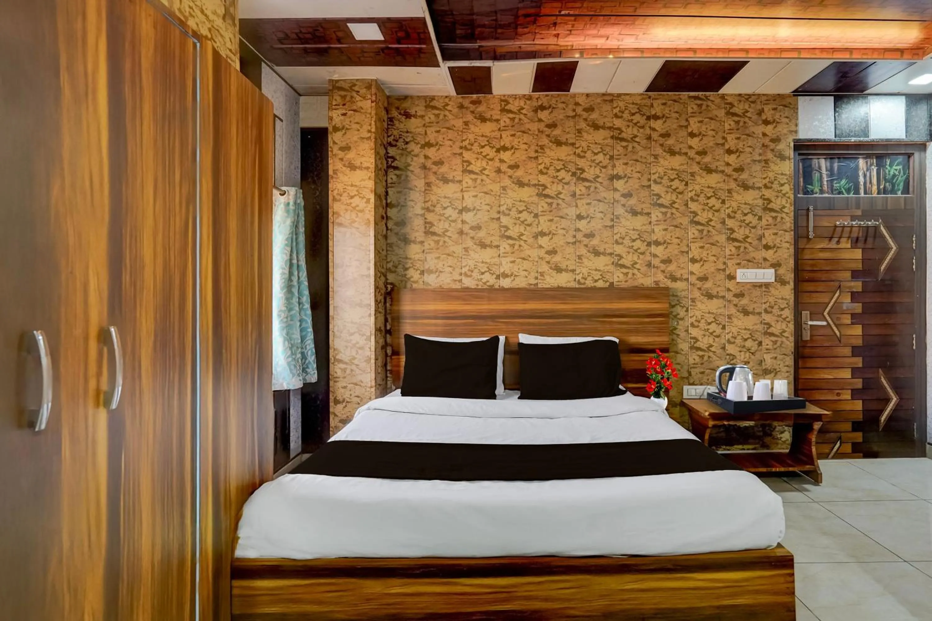 Bedroom, Bed in Super Collection O JK Temple Kanpur Formerly Yatika Inn