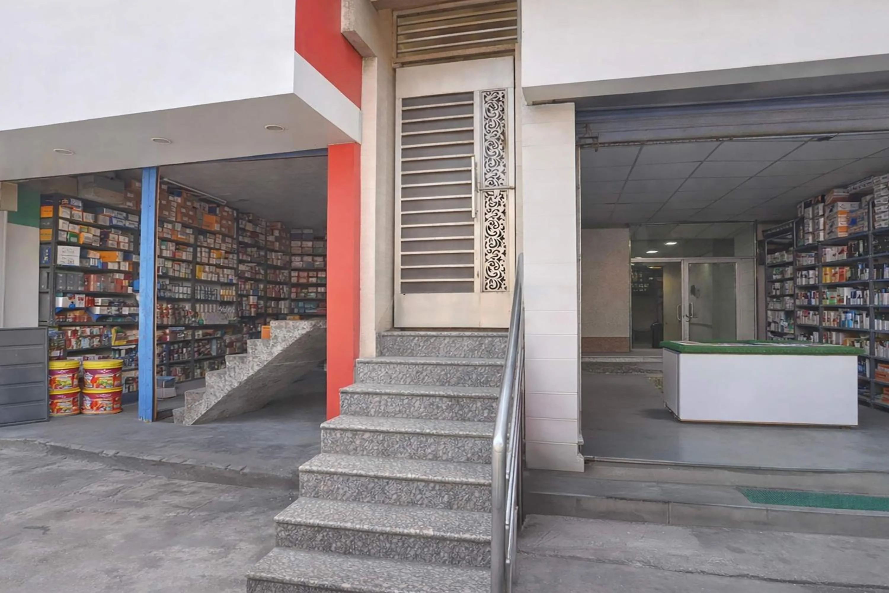 Facade/entrance in Super Collection O JK Temple Kanpur Formerly Yatika Inn
