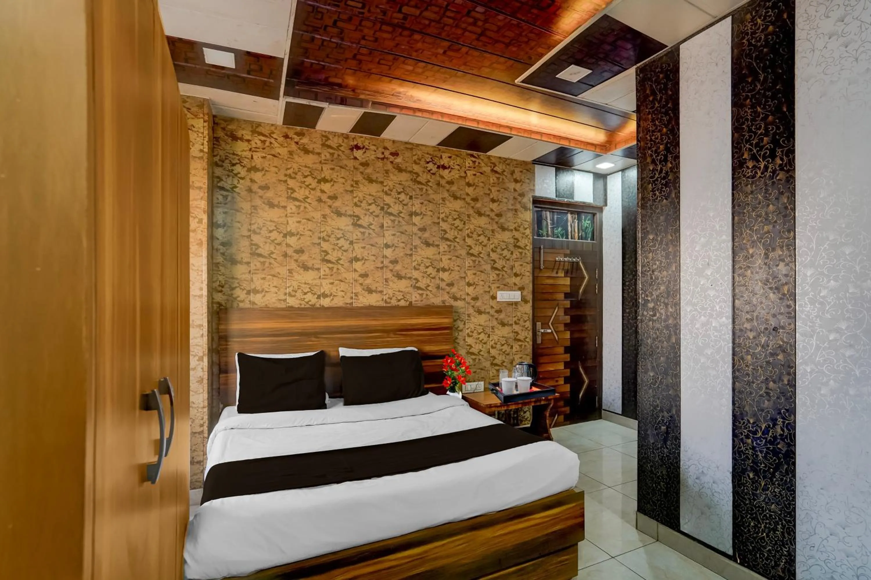 Bedroom, Bed in Super Collection O JK Temple Kanpur Formerly Yatika Inn