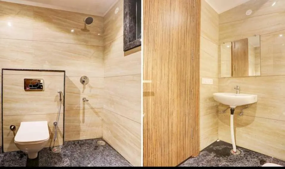 Bathroom in Collection O JK Temple Kanpur Formerly Yatika Inn