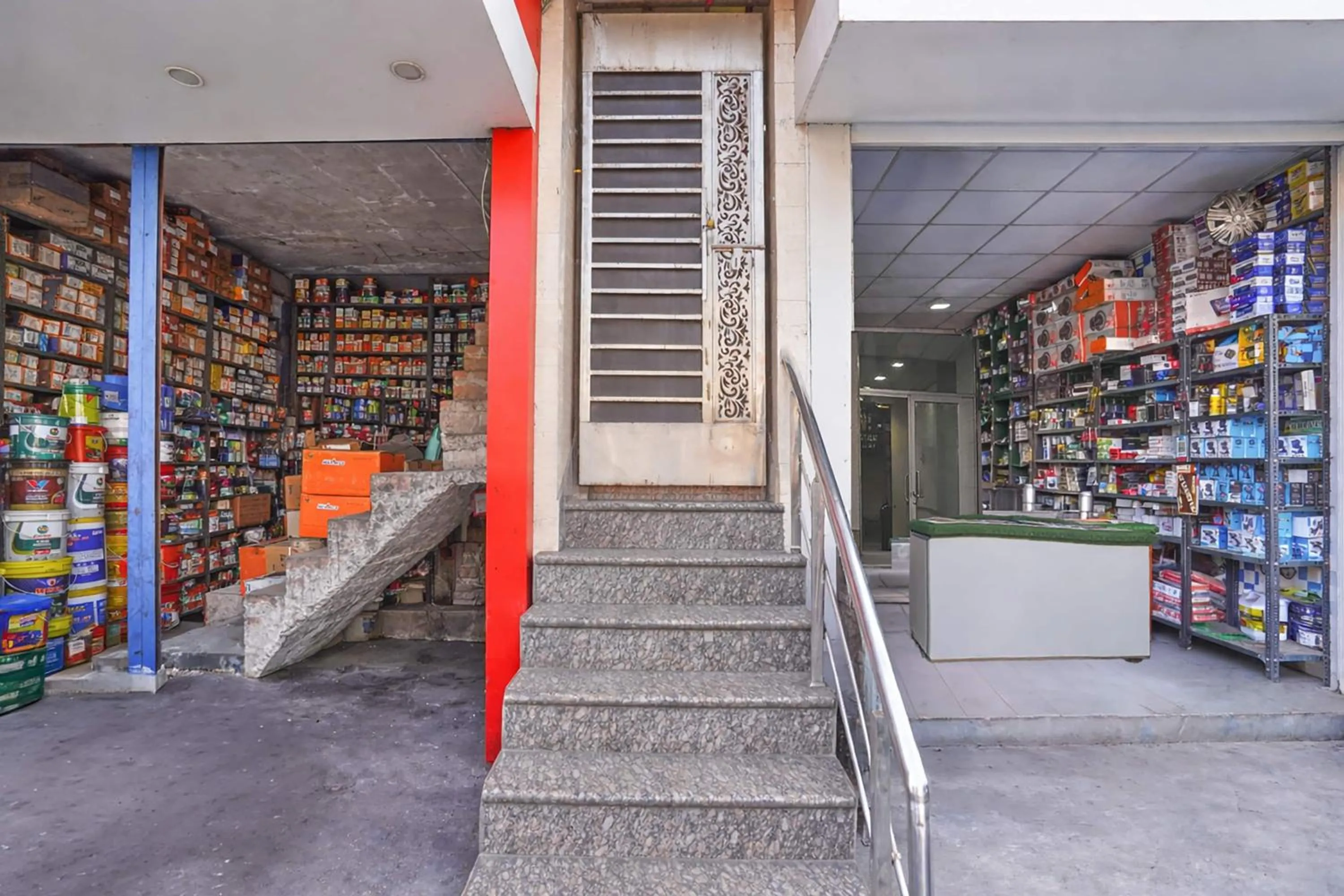 Facade/entrance in Super Collection O JK Temple Kanpur Formerly Yatika Inn