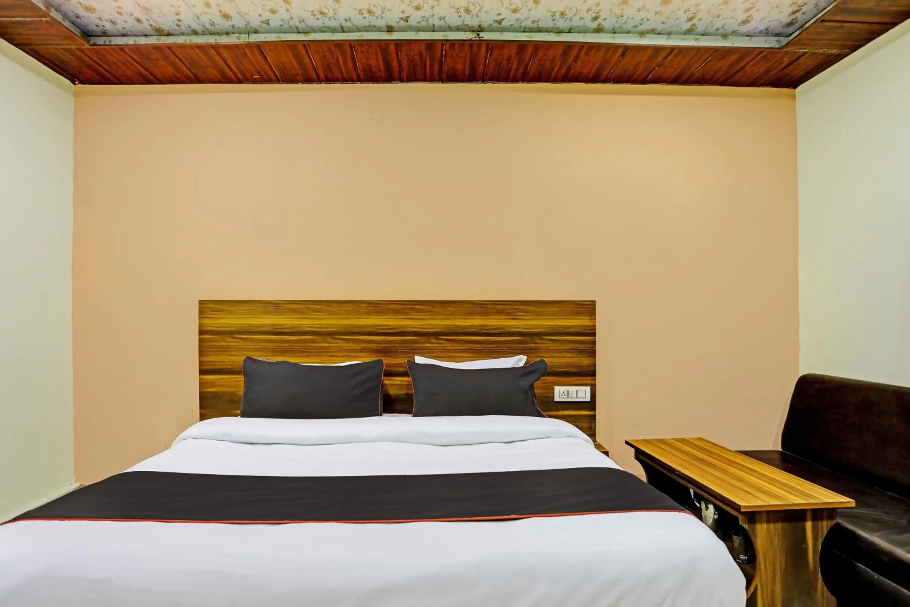 Bedroom, Bed in Hotel O by OYO Yatika Inn