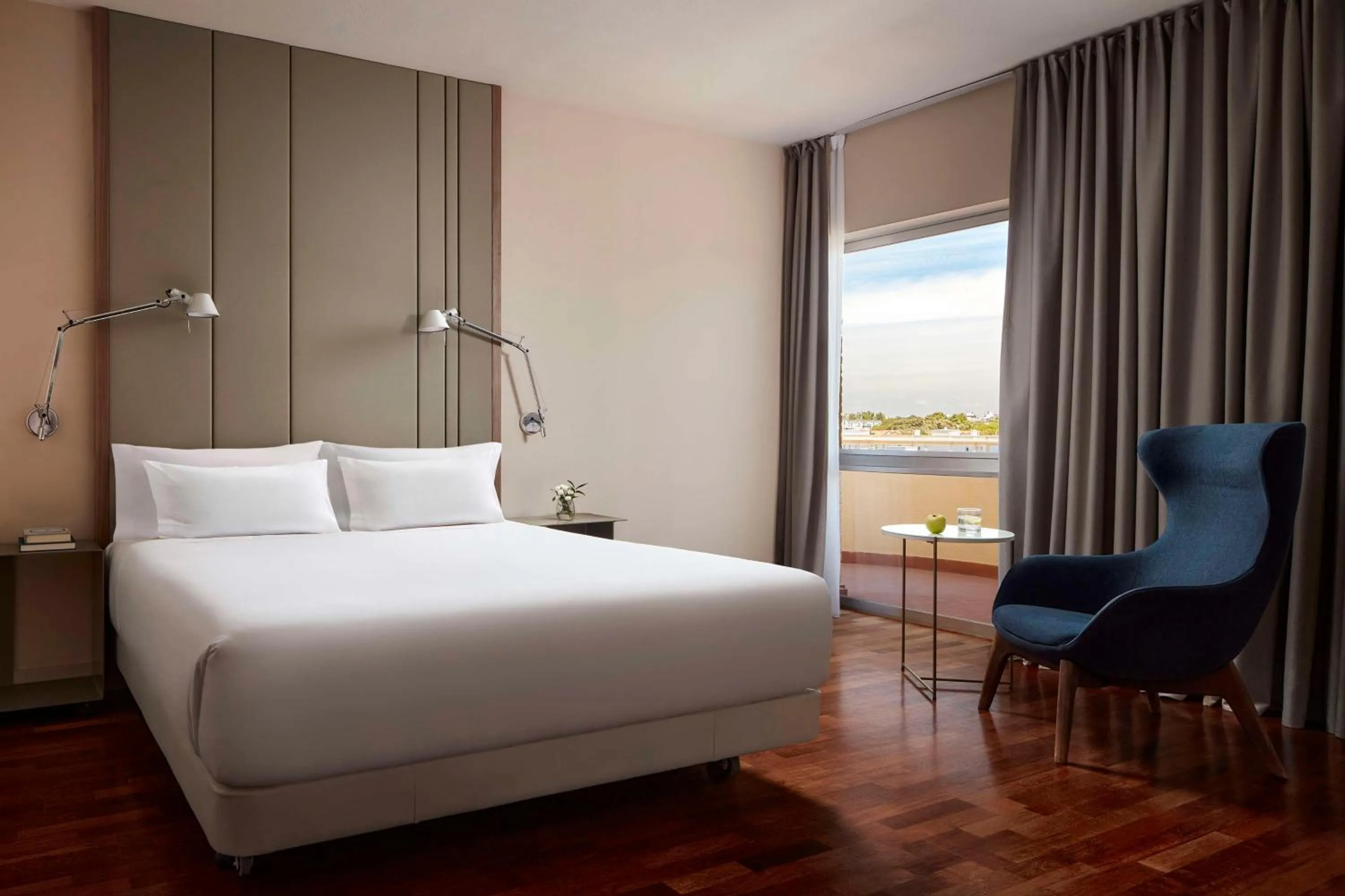 Bedroom, Bed in NH Luz Huelva