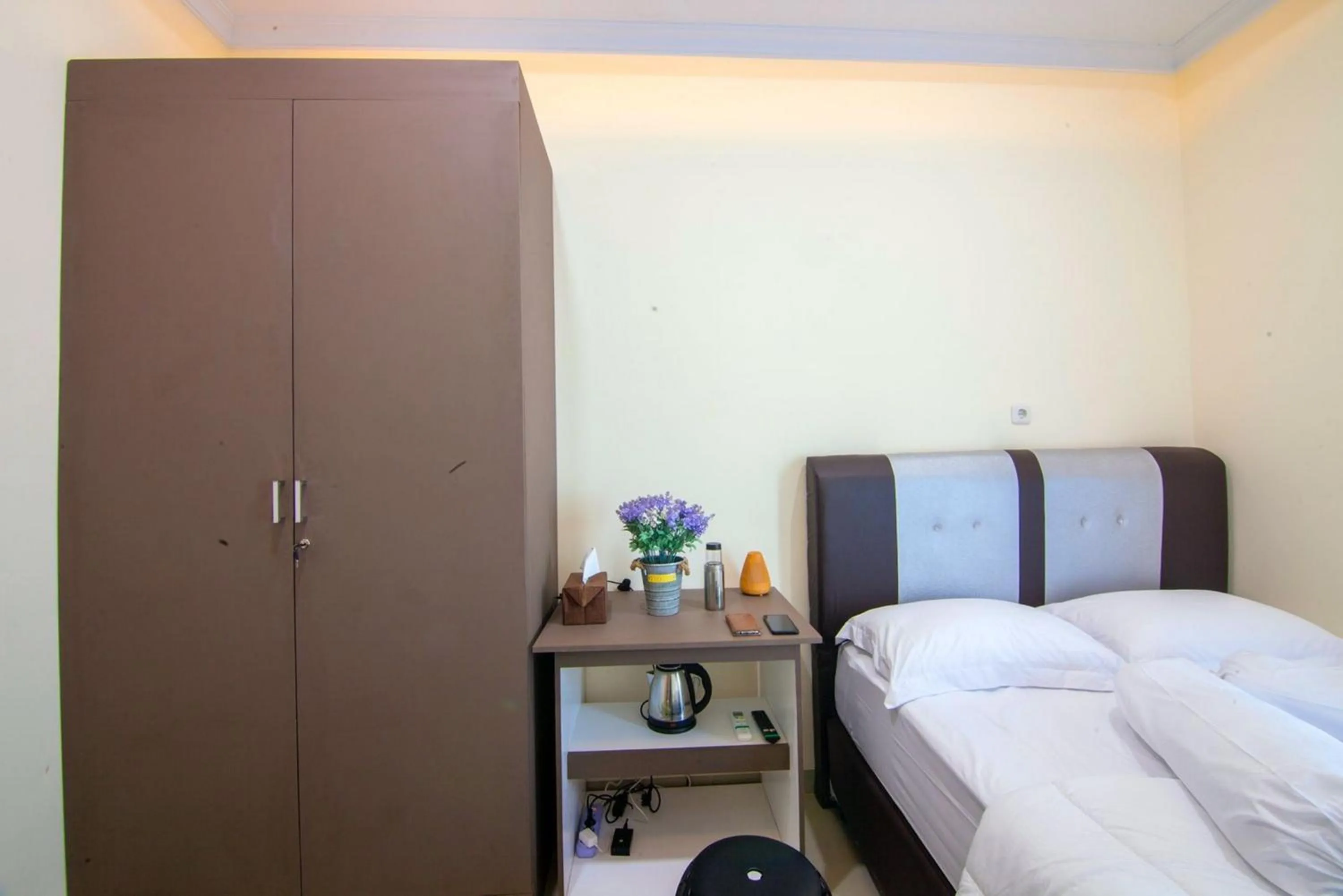 Bedroom, Bed in RedDoorz syariah near Universitas Islam Riau