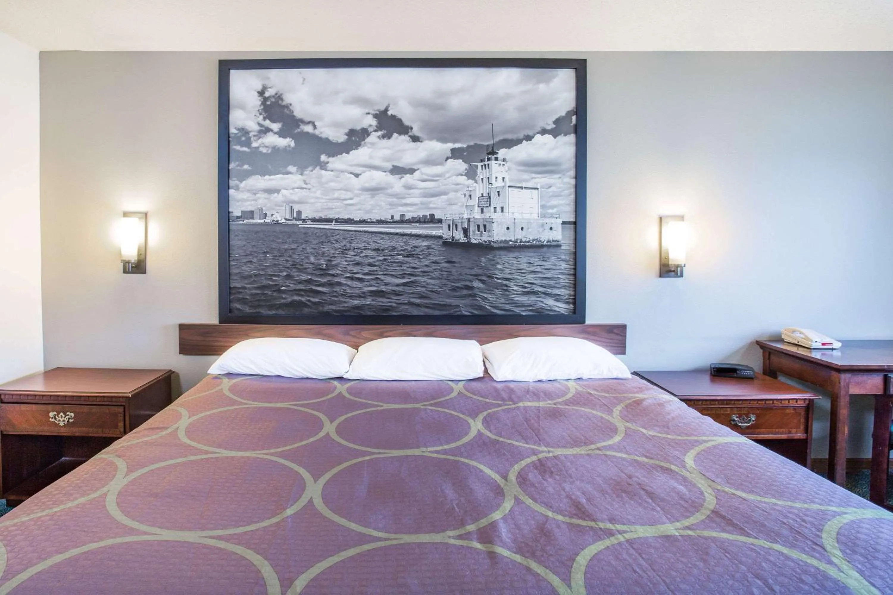 Photo of the whole room in Super 8 by Wyndham Prairie Du Chien