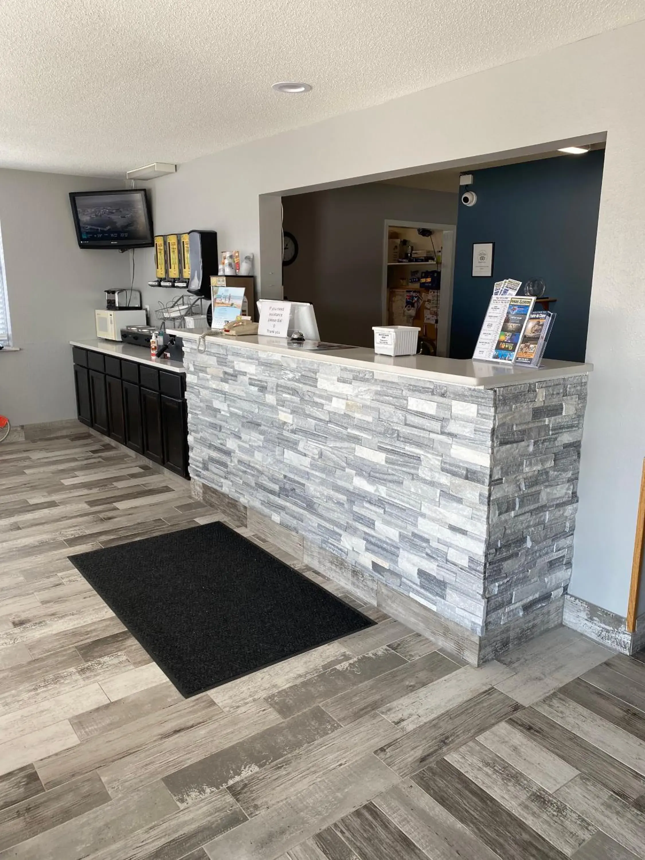 Lobby/Reception in Super 8 by Wyndham Prairie Du Chien