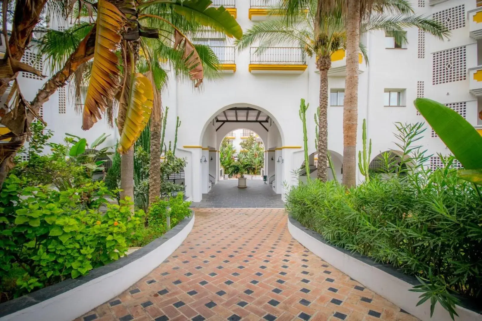 Property building in Ona Alanda Club Marbella Property building in Ona Alanda Club Marbella