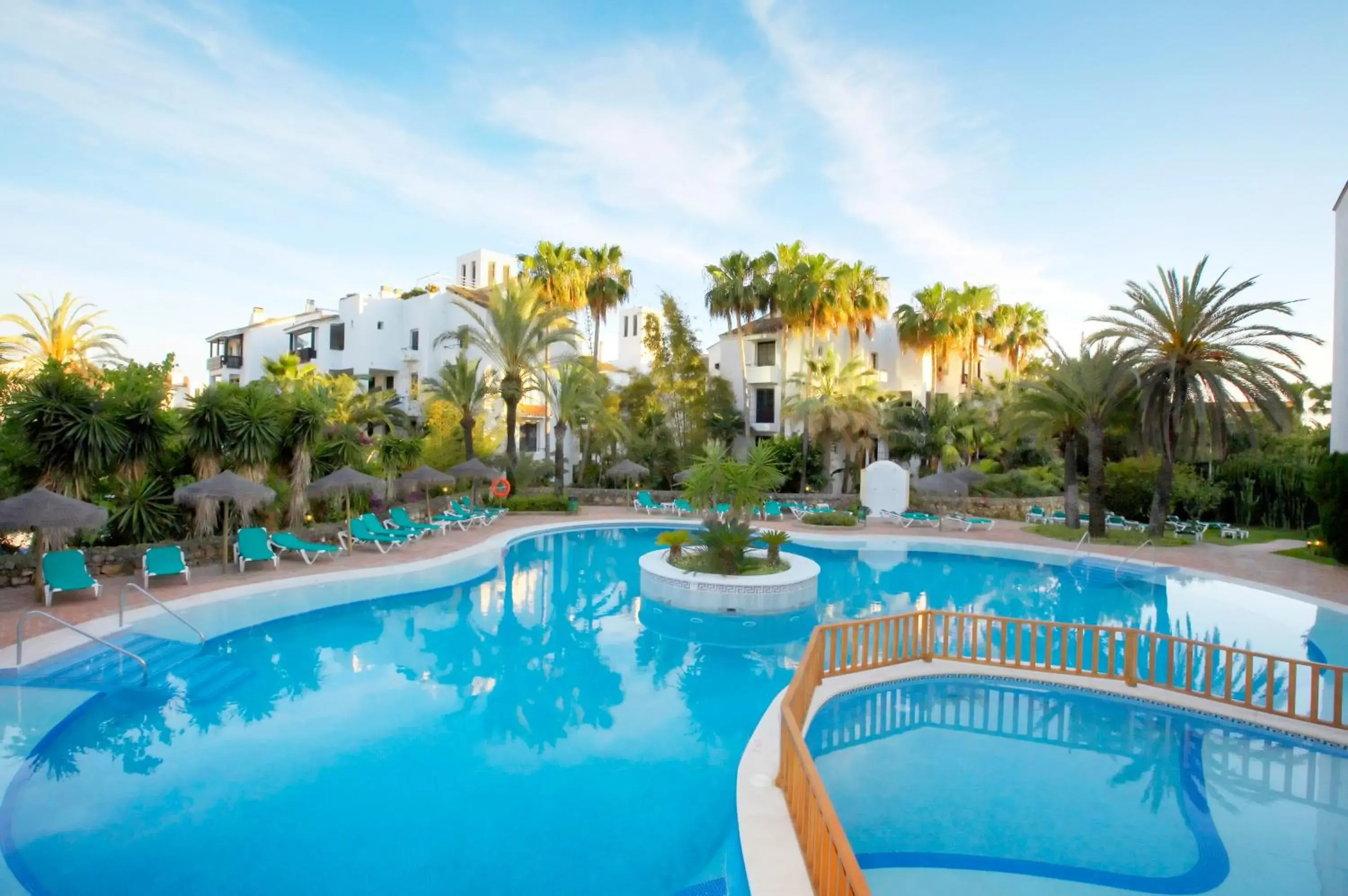 Swimming pool in Ona Alanda Club Marbella Swimming pool in Ona Alanda Club Marbella