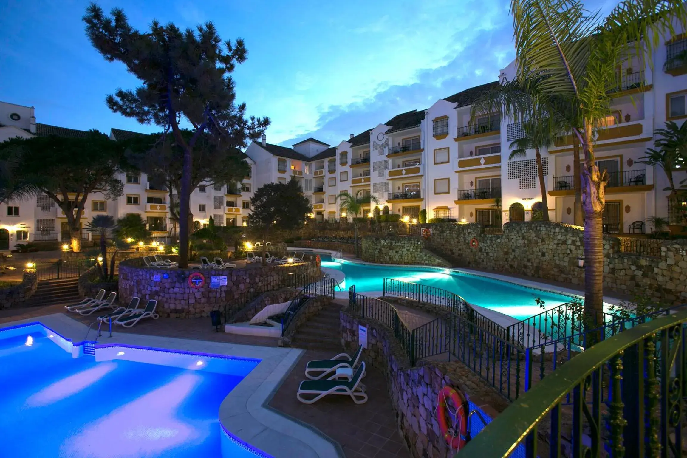 Swimming pool in Ona Alanda Club Marbella Swimming pool in Ona Alanda Club Marbella