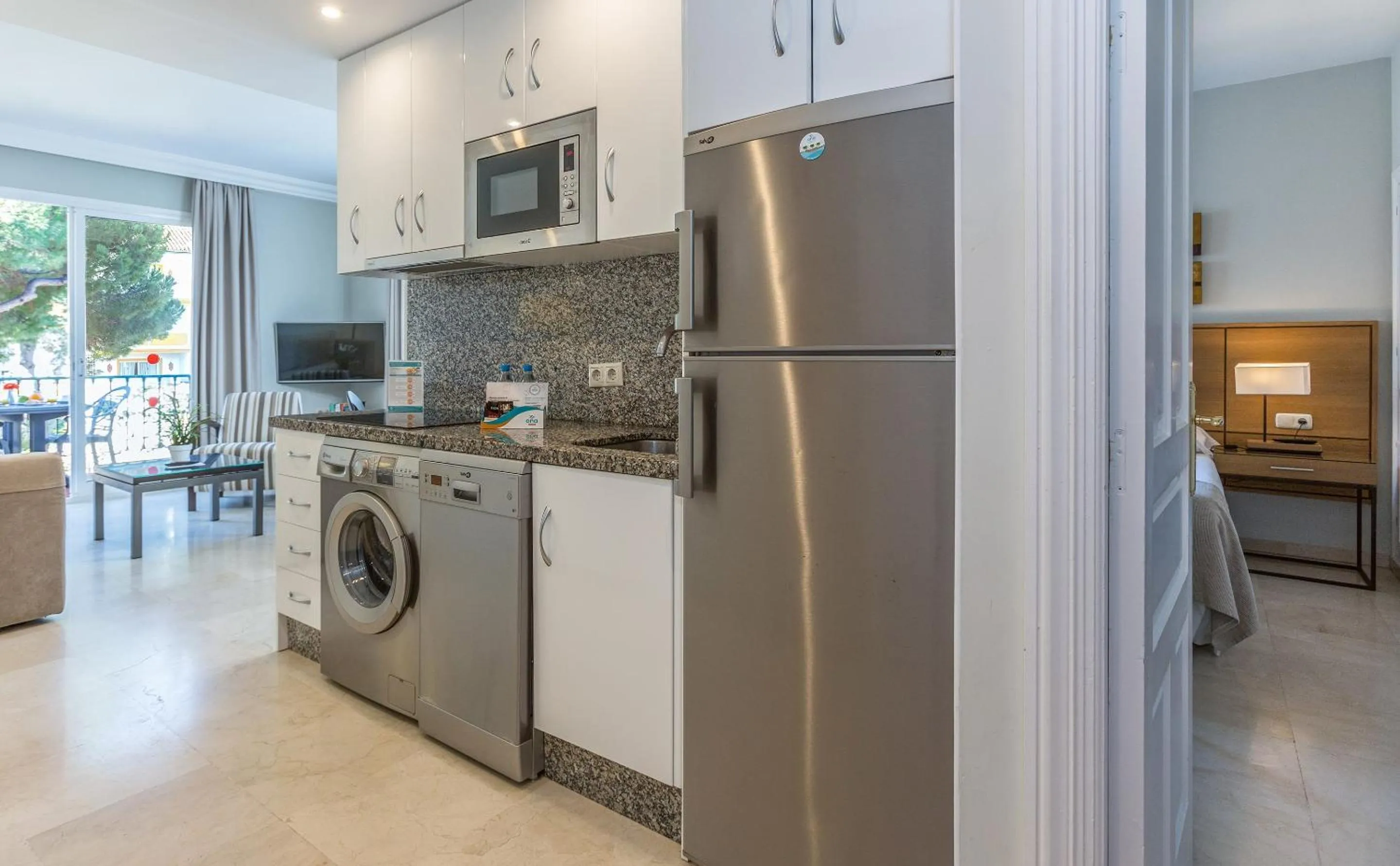 Kitchen or kitchenette in Ona Alanda Club Marbella