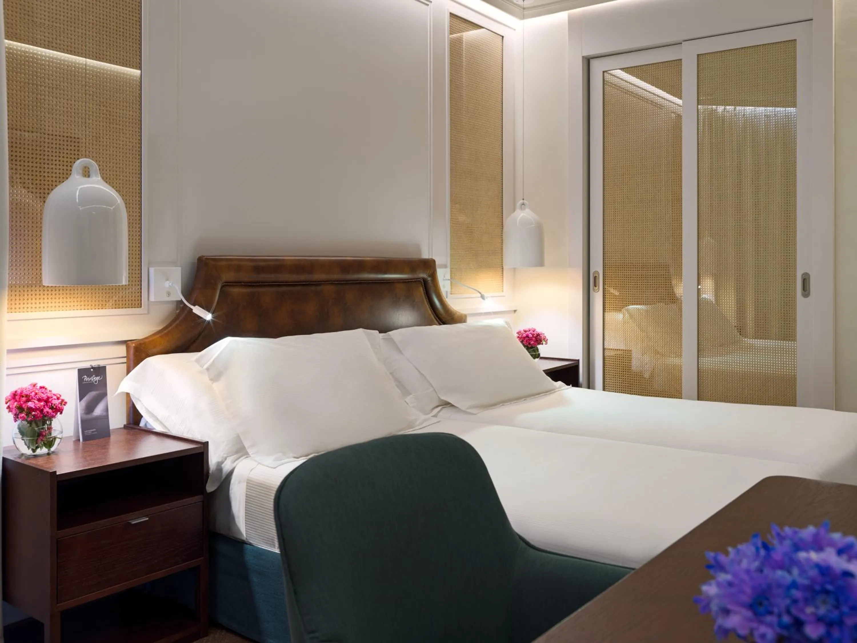 Bedroom, Bed in H10 Conquistador