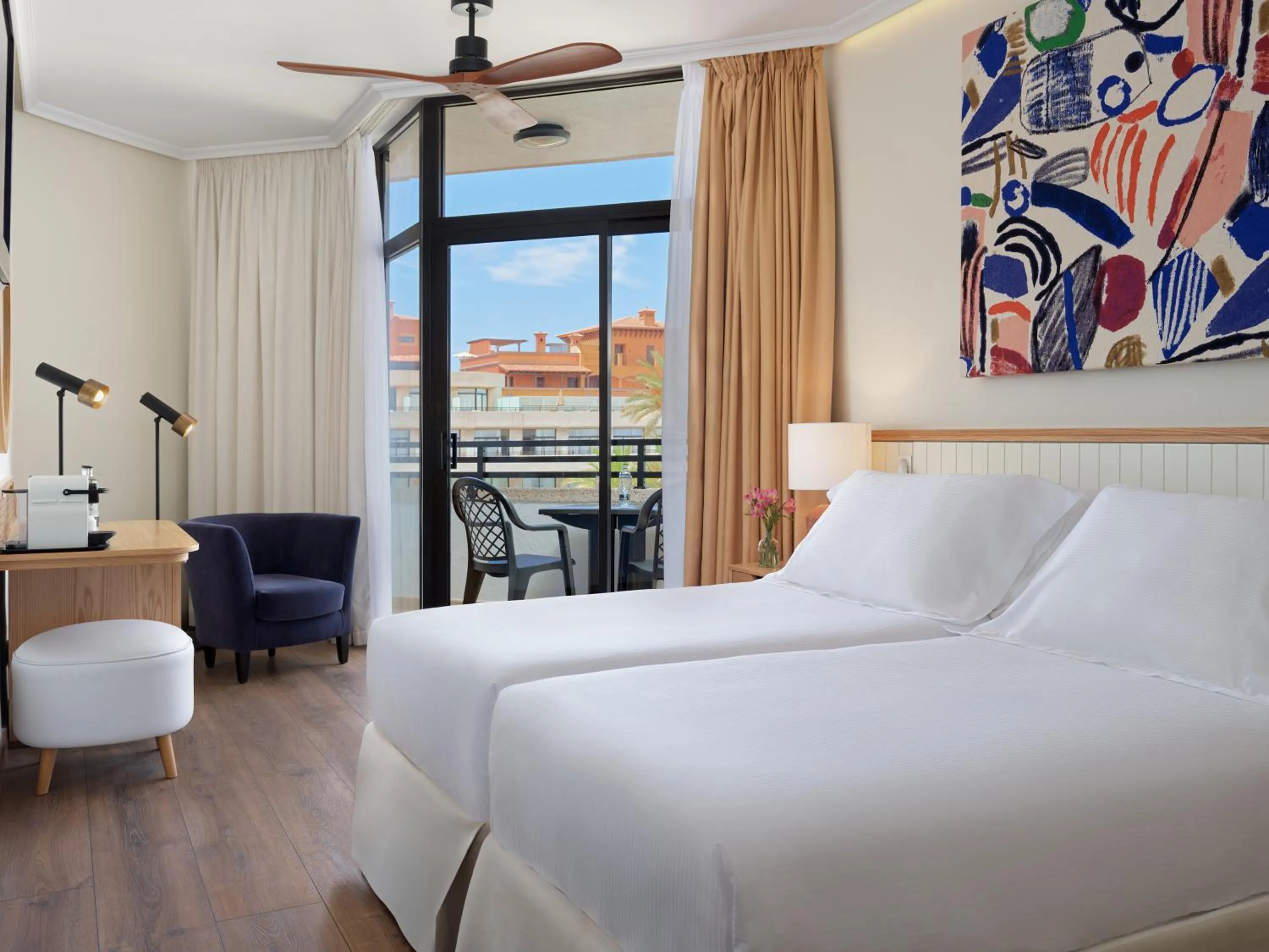 Bedroom, Bed in H10 Conquistador