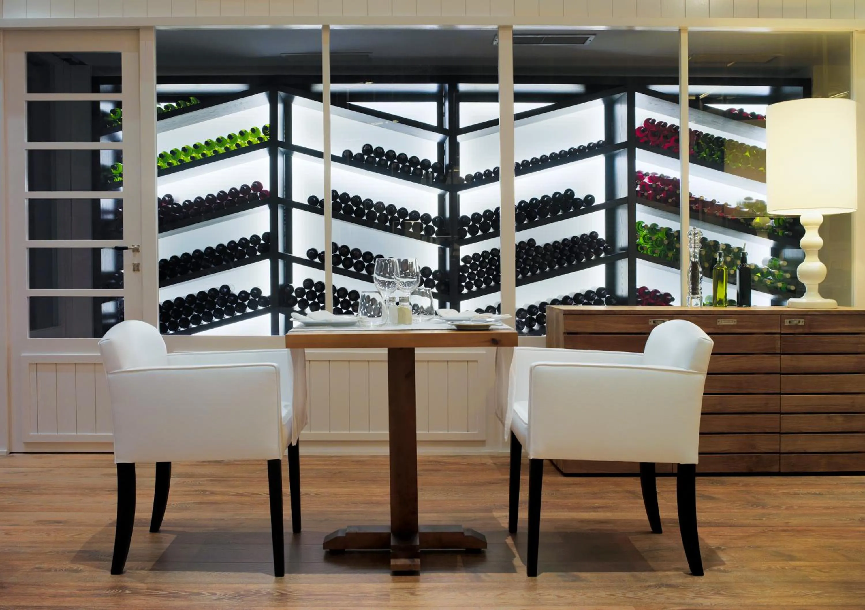 Lounge or bar in H10 Conquistador