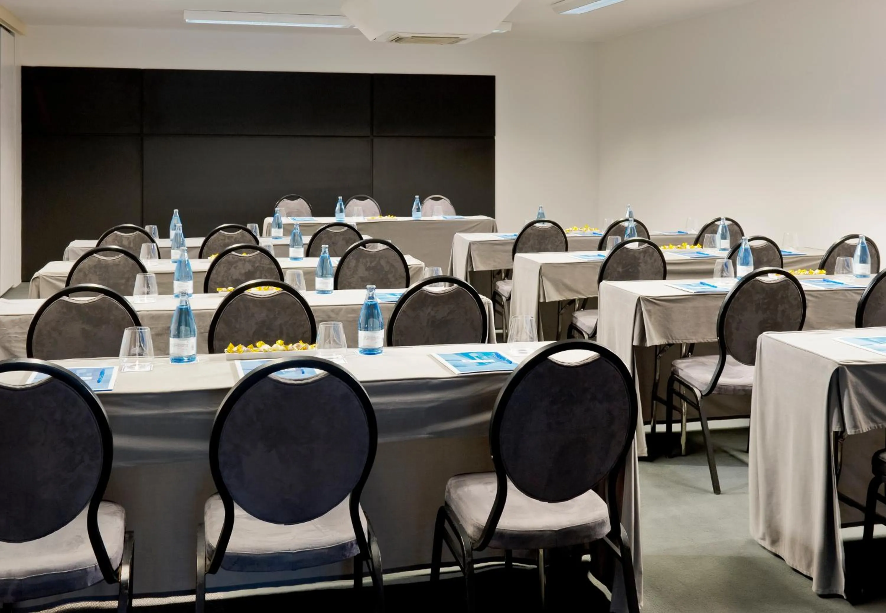 Business facilities in H10 Conquistador