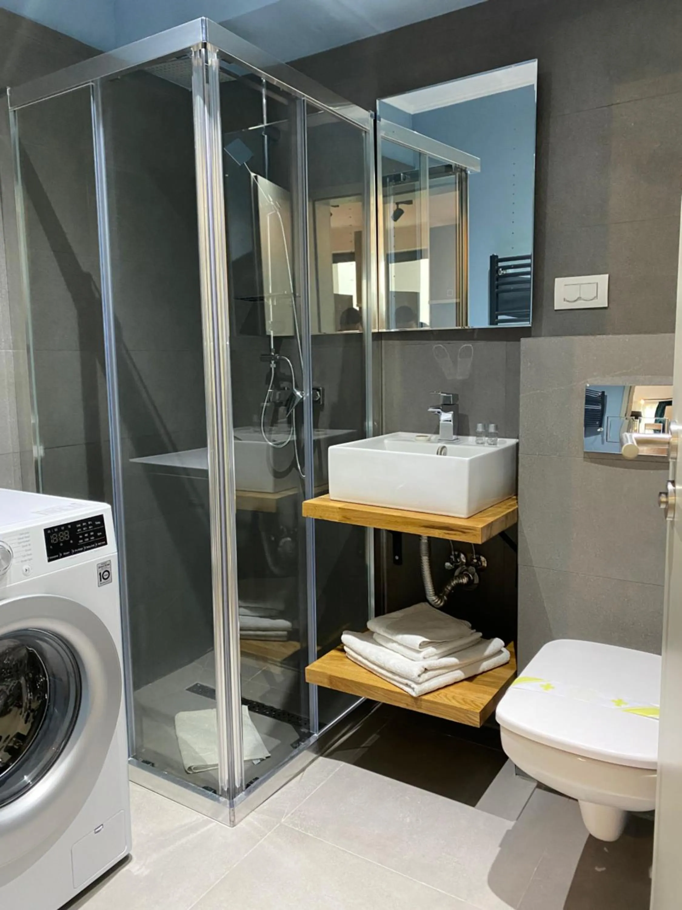 Shower in Oliv Residence