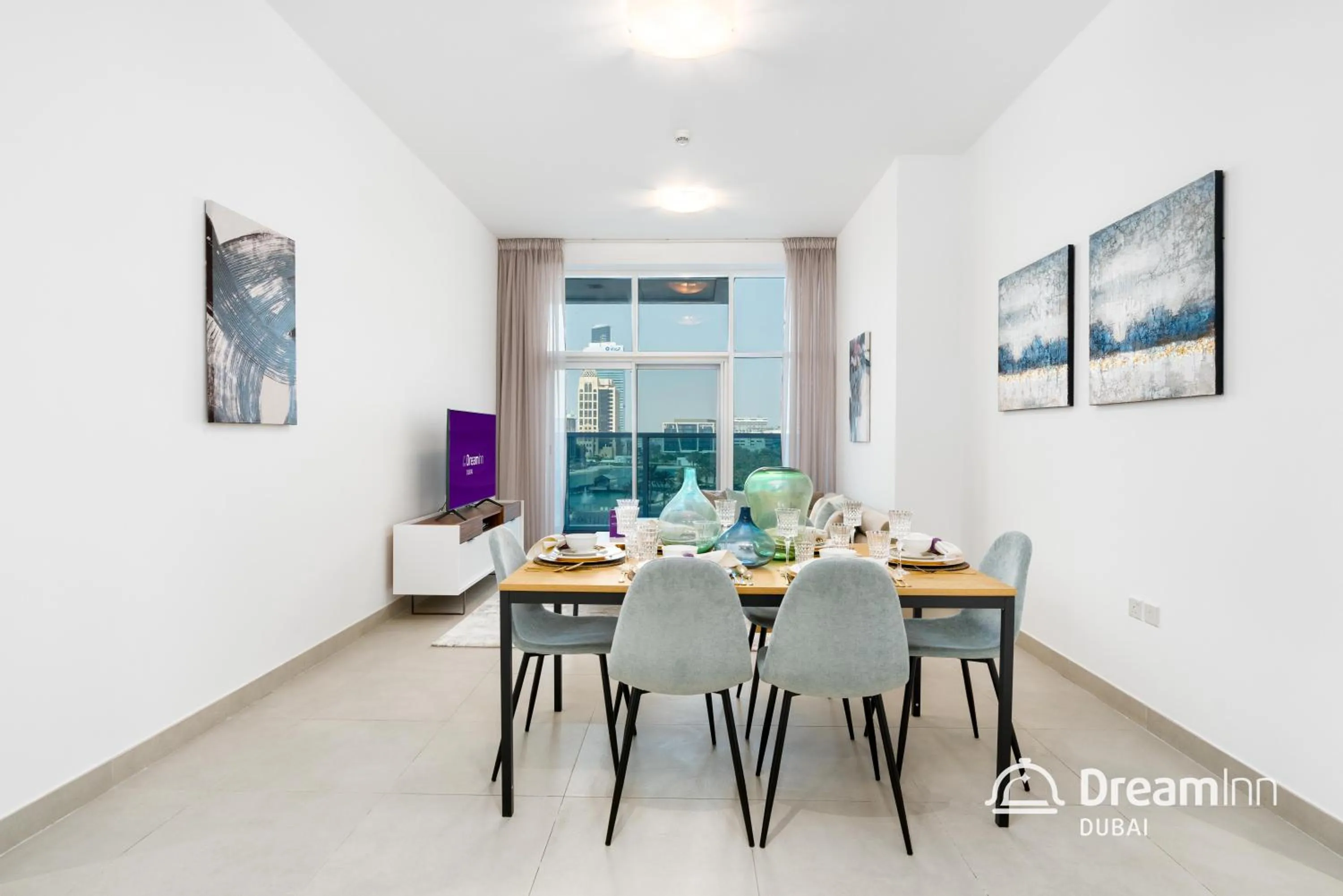 Dining area in Dream Inn Apartments - Marina Arcade Tower