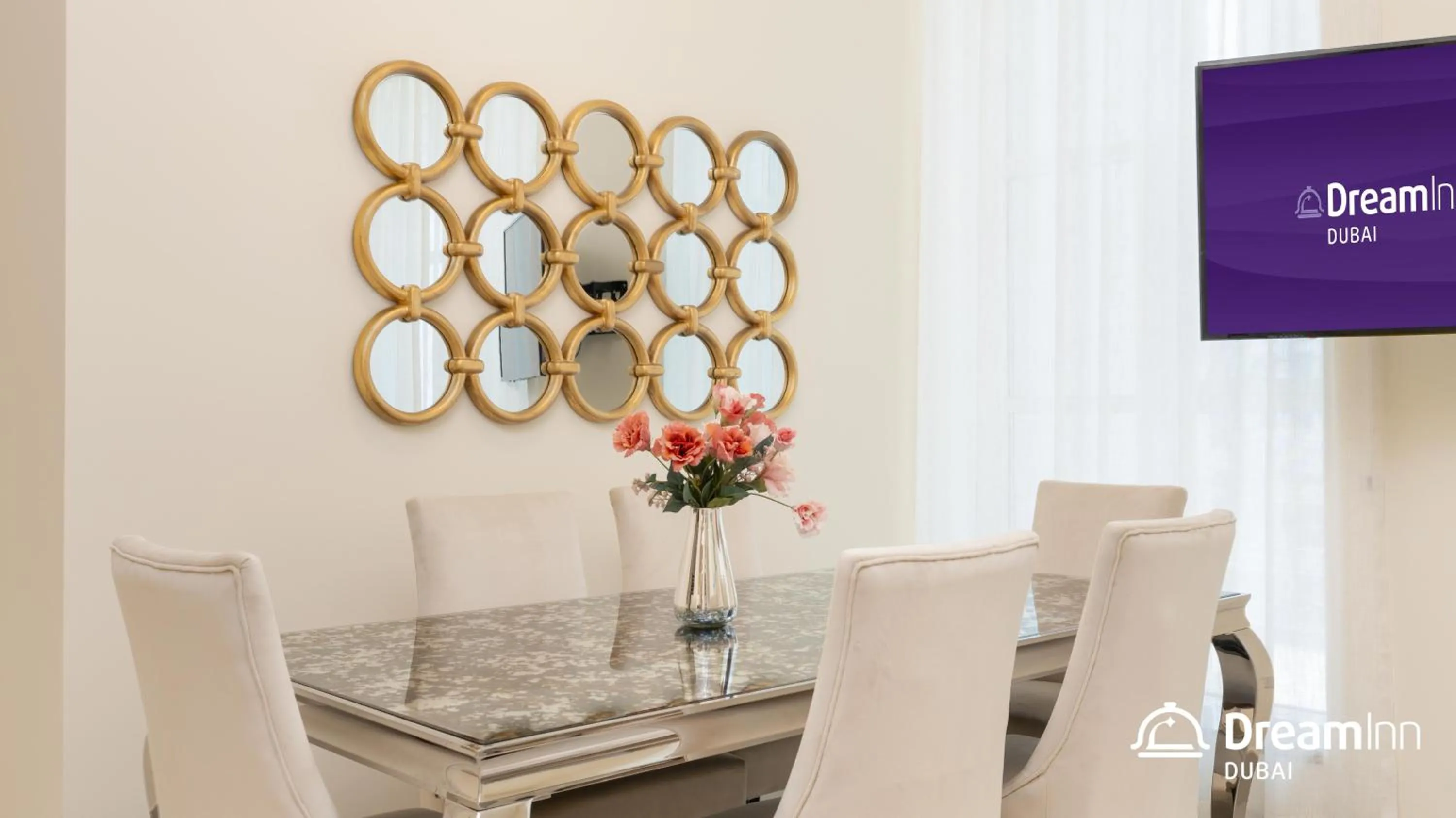 Dining area in Dream Inn Apartments - Marina Arcade Tower