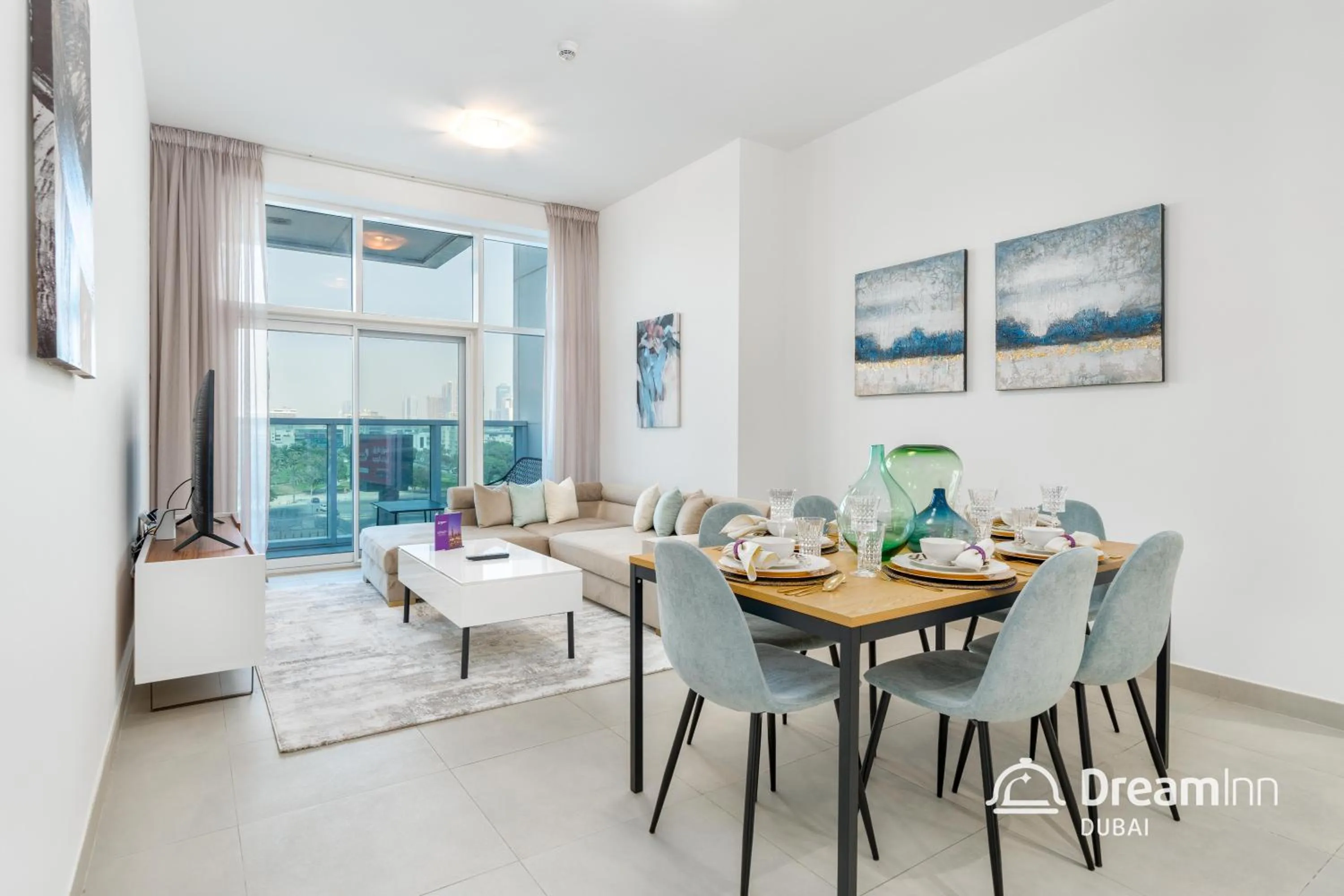 Dining area in Dream Inn Apartments - Marina Arcade Tower