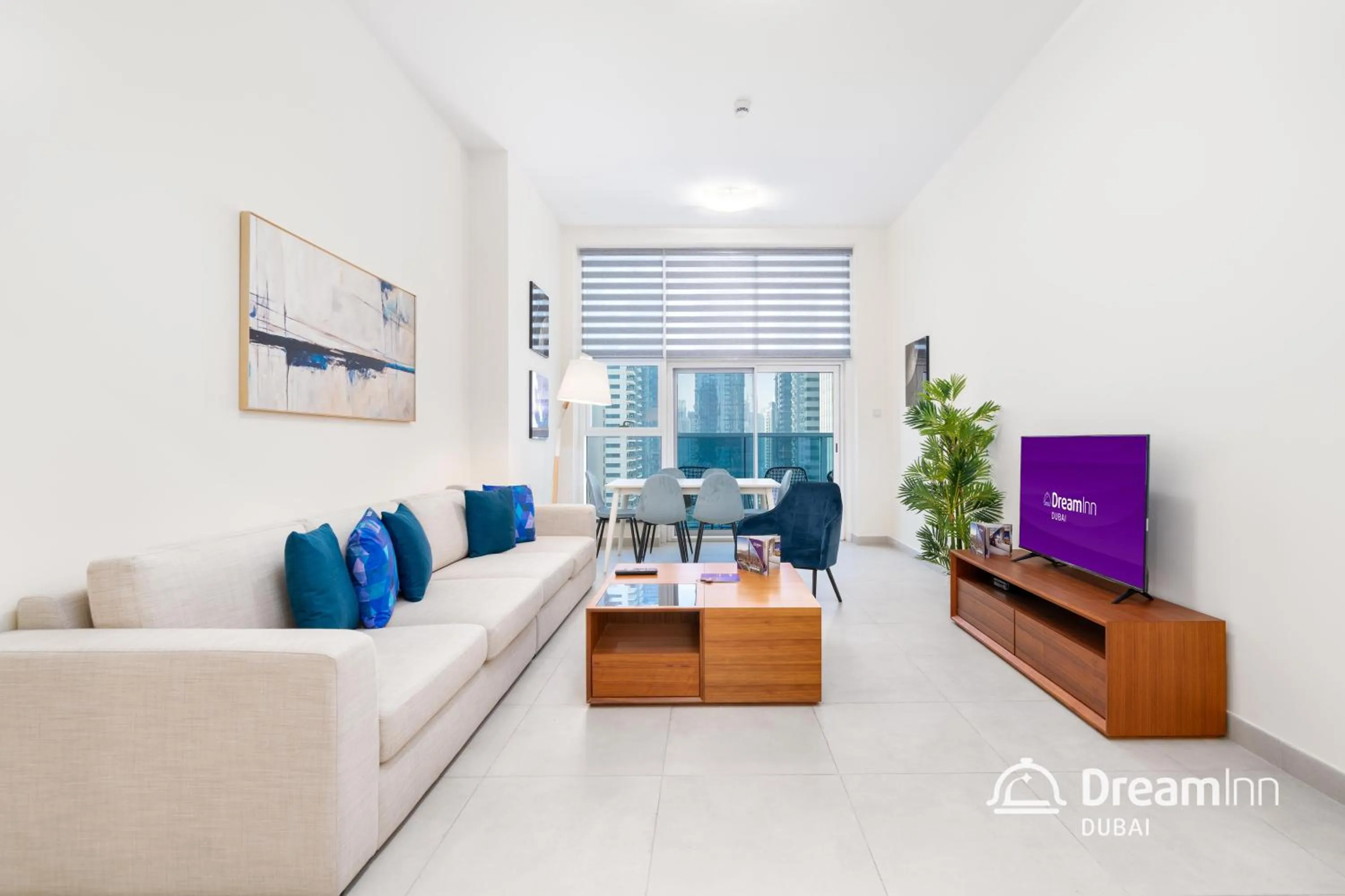 TV and multimedia in Dream Inn Apartments - Marina Arcade Tower