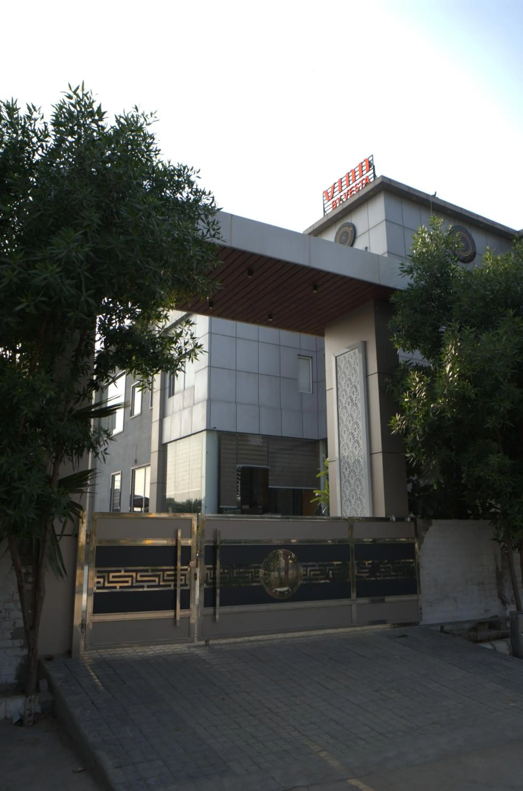 Facade/entrance in Vinn Amar Vilas by Vesta