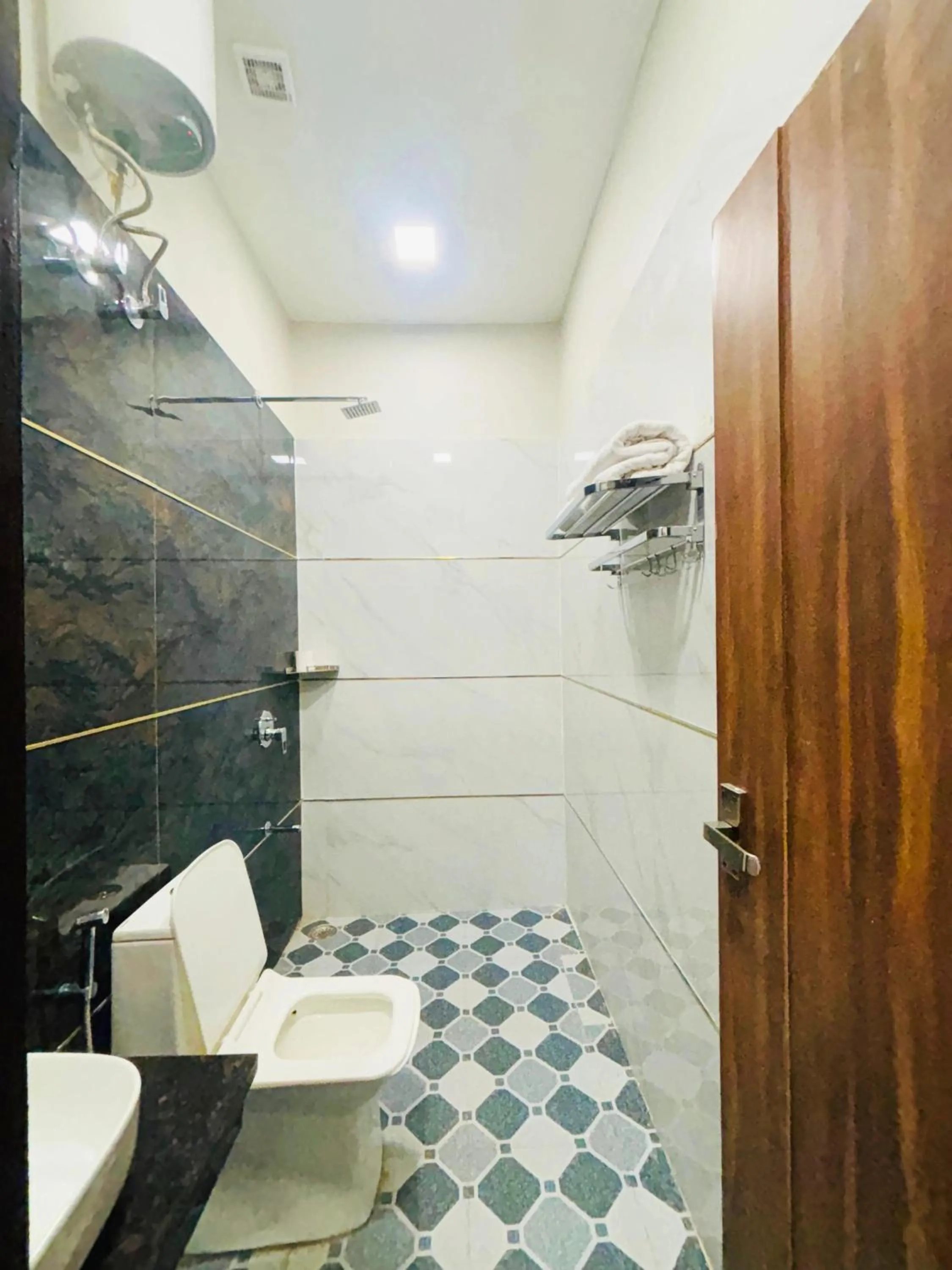 Shower in Vinn Amar Vilas by Vesta