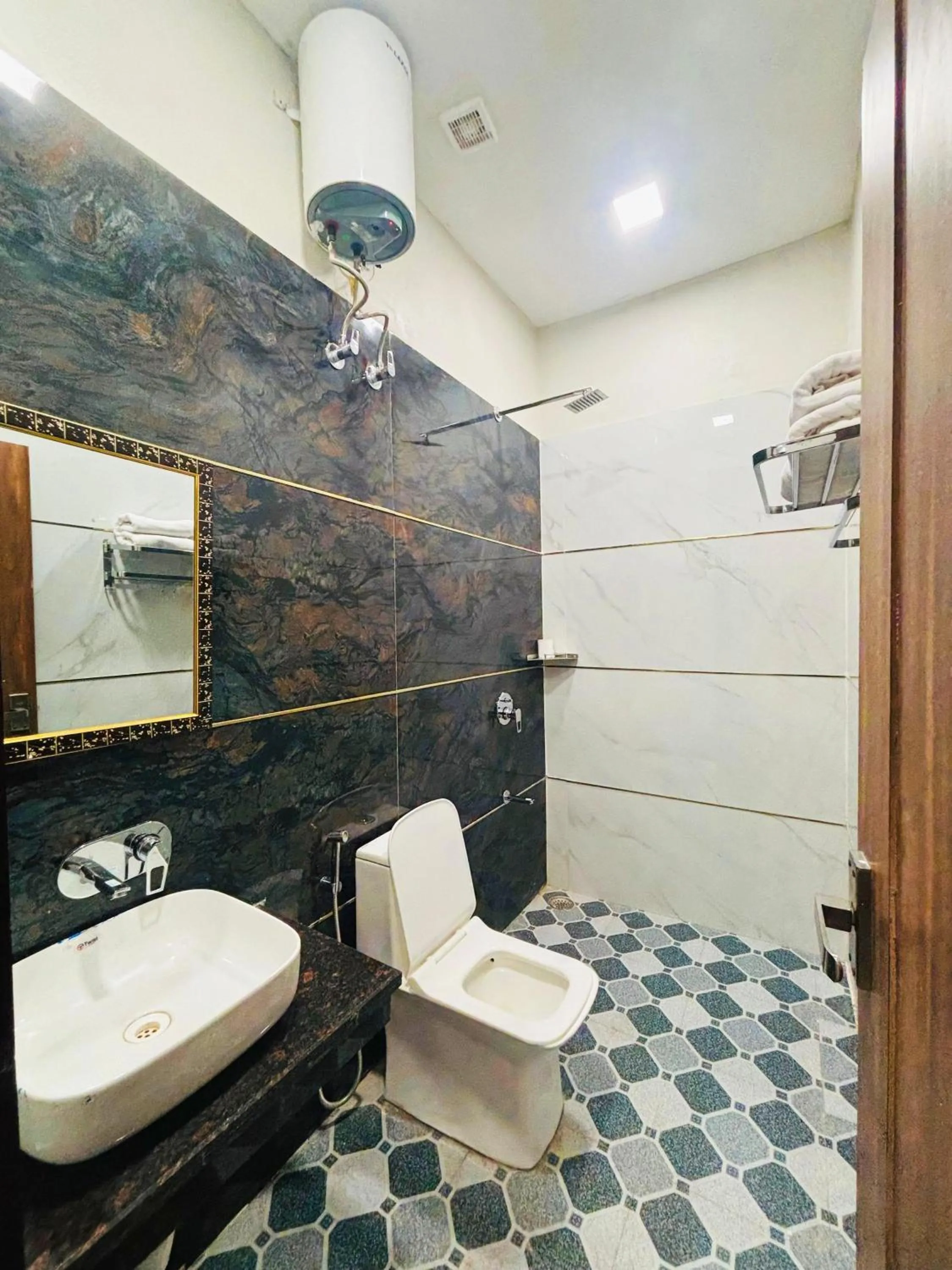 Shower in Vinn Amar Vilas by Vesta