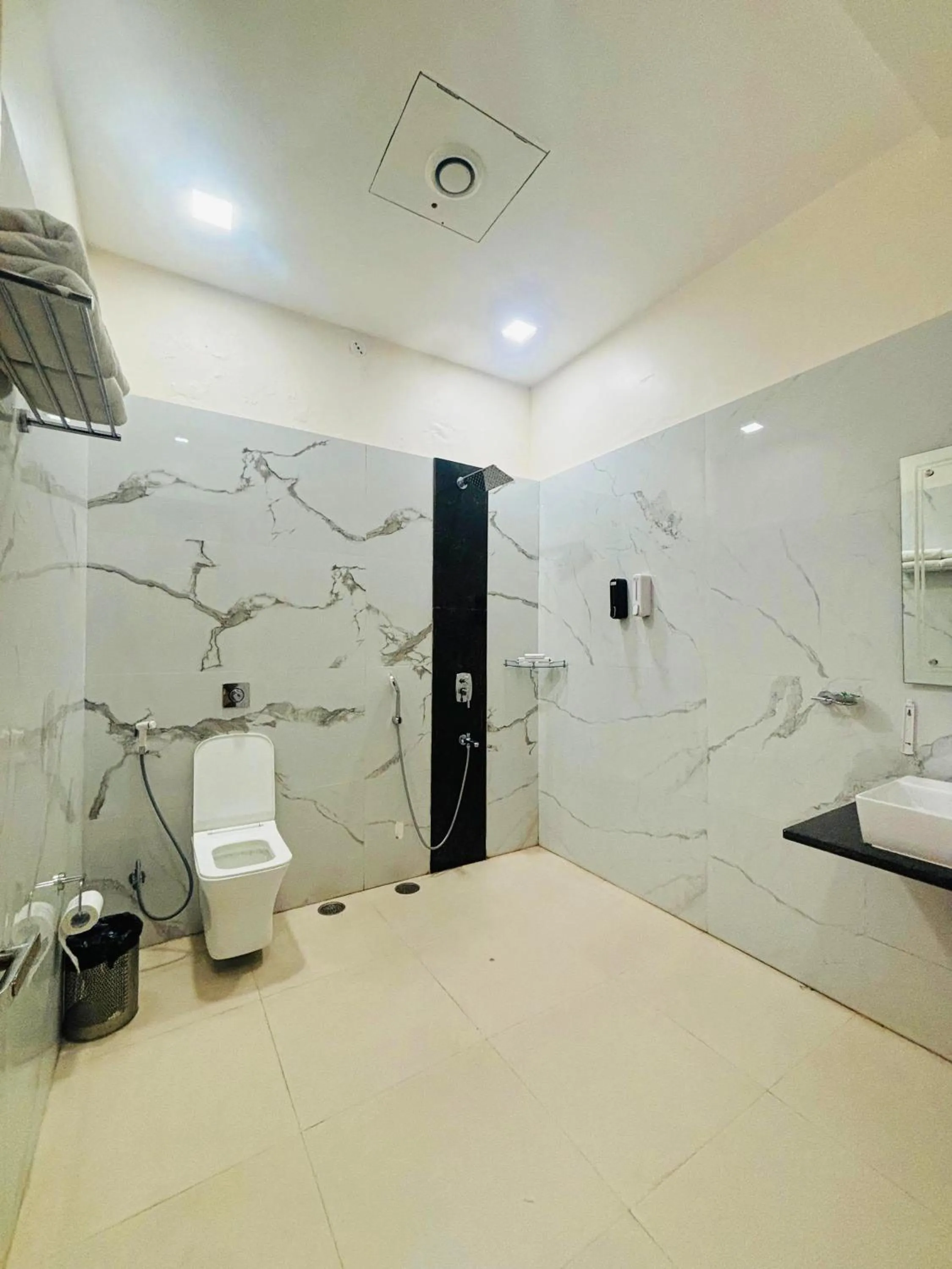 Shower in Vinn Amar Vilas by Vesta