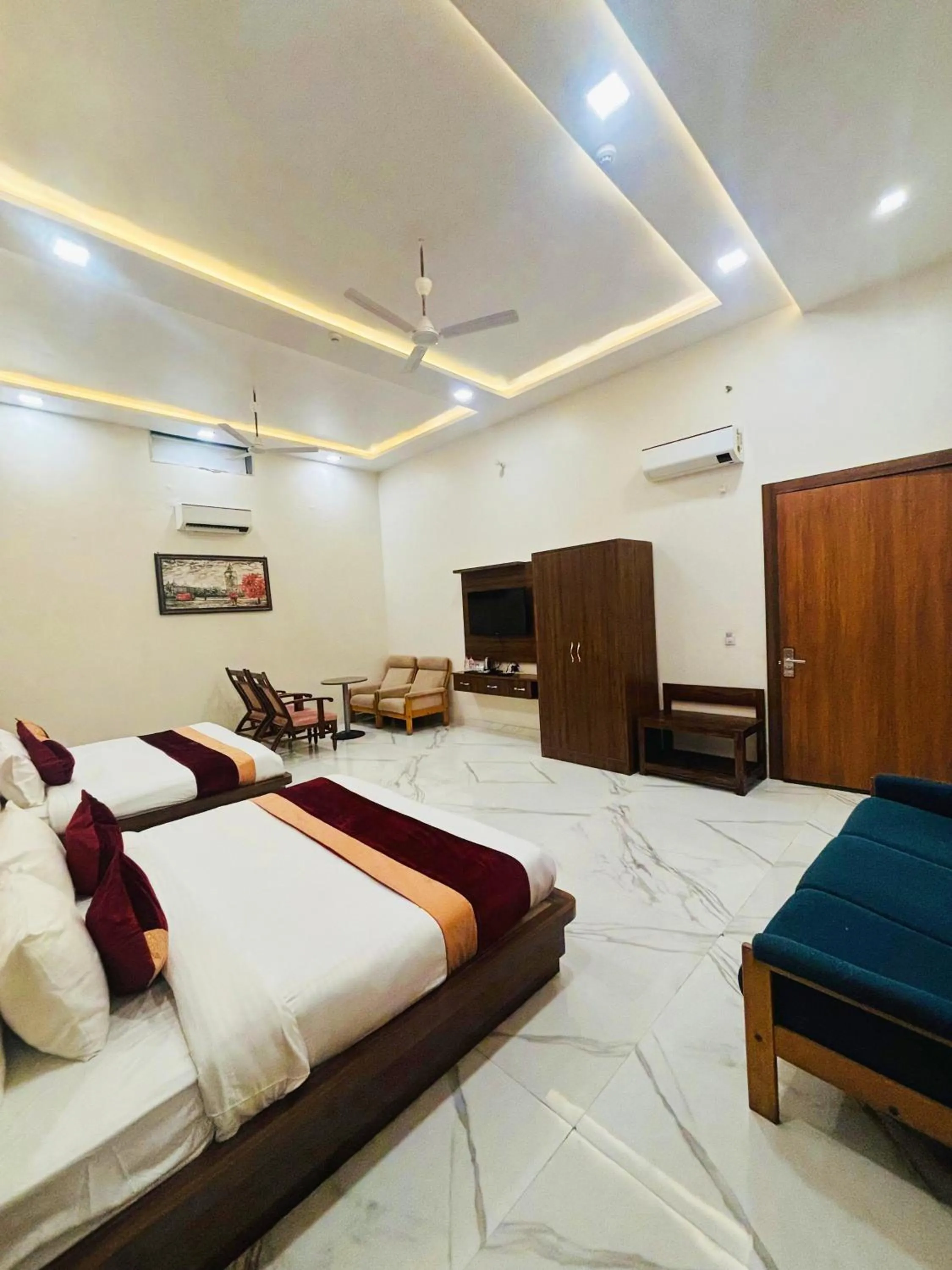 Bed in Vinn Amar Vilas by Vesta