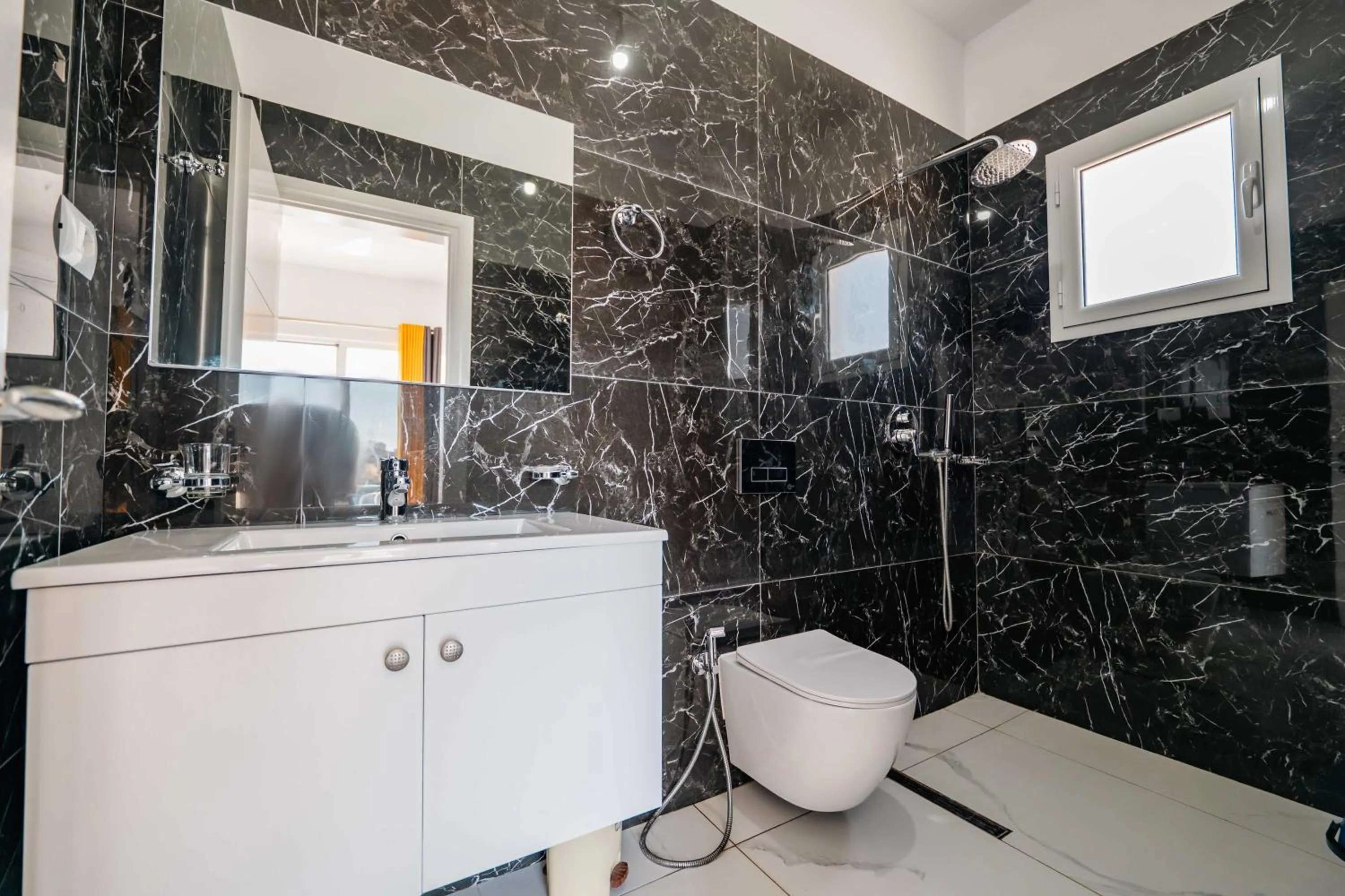 Shower in Hotel SEADEL