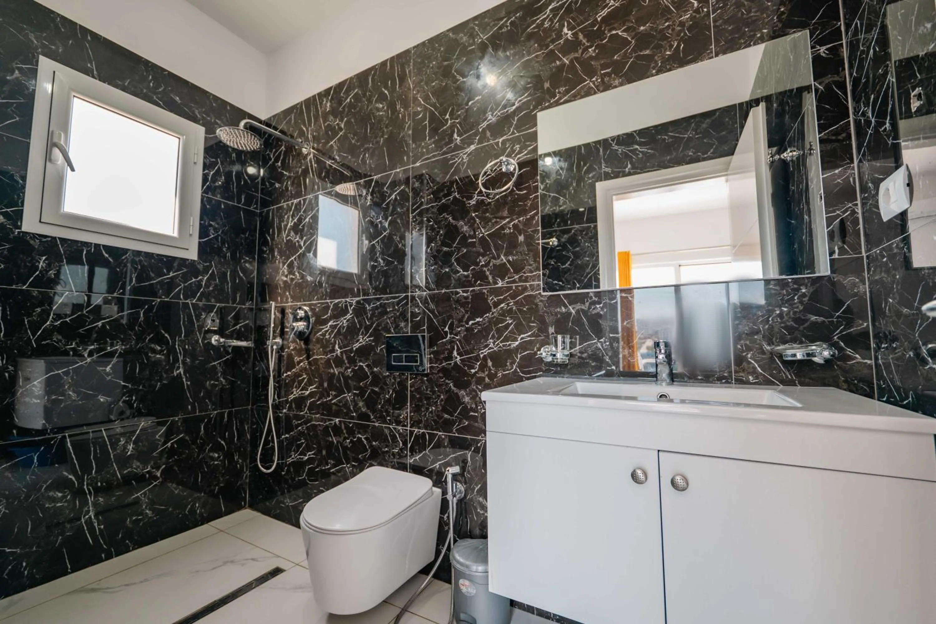 Shower in Hotel SEADEL