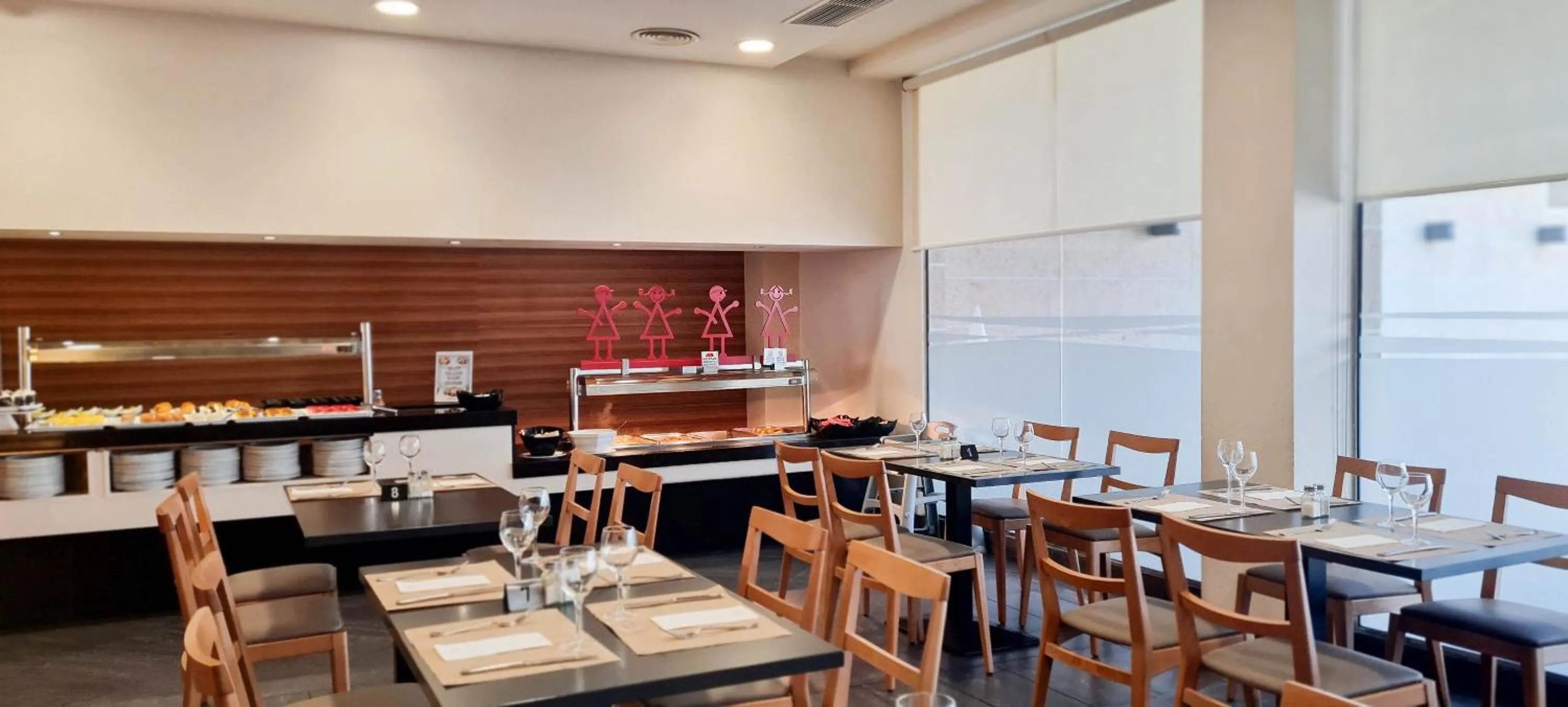 Restaurant/places to eat in Hotel Augustus