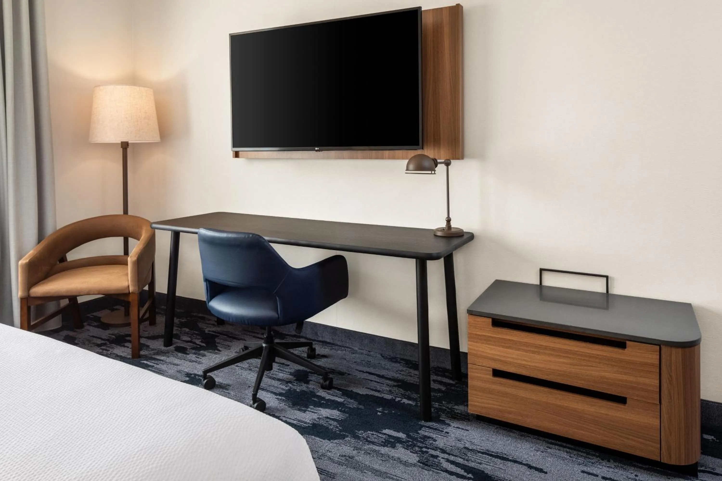 Photo of the whole room, Bed in Fairfield by Marriott Inn & Suites Yankton