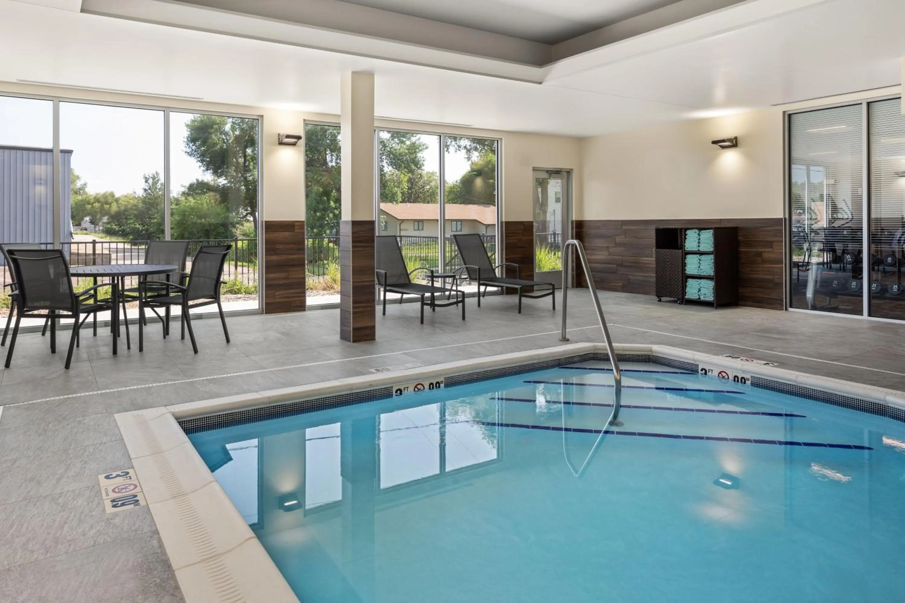 Swimming pool in Fairfield by Marriott Inn & Suites Yankton