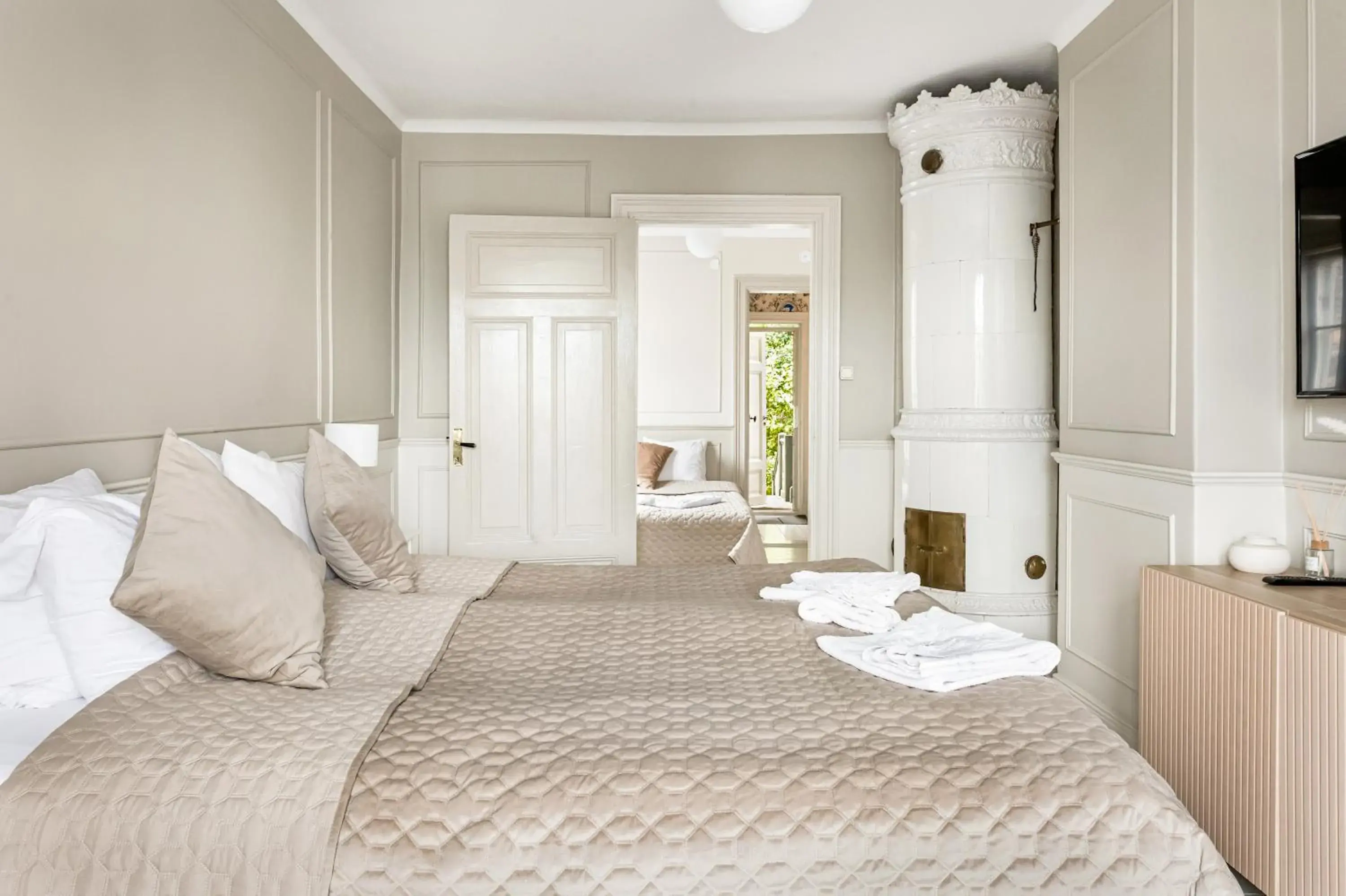 Two-Bedroom Apartment in Historic apartment near the city by the water Two-Bedroom Apartment in Historic apartment near the city by the water