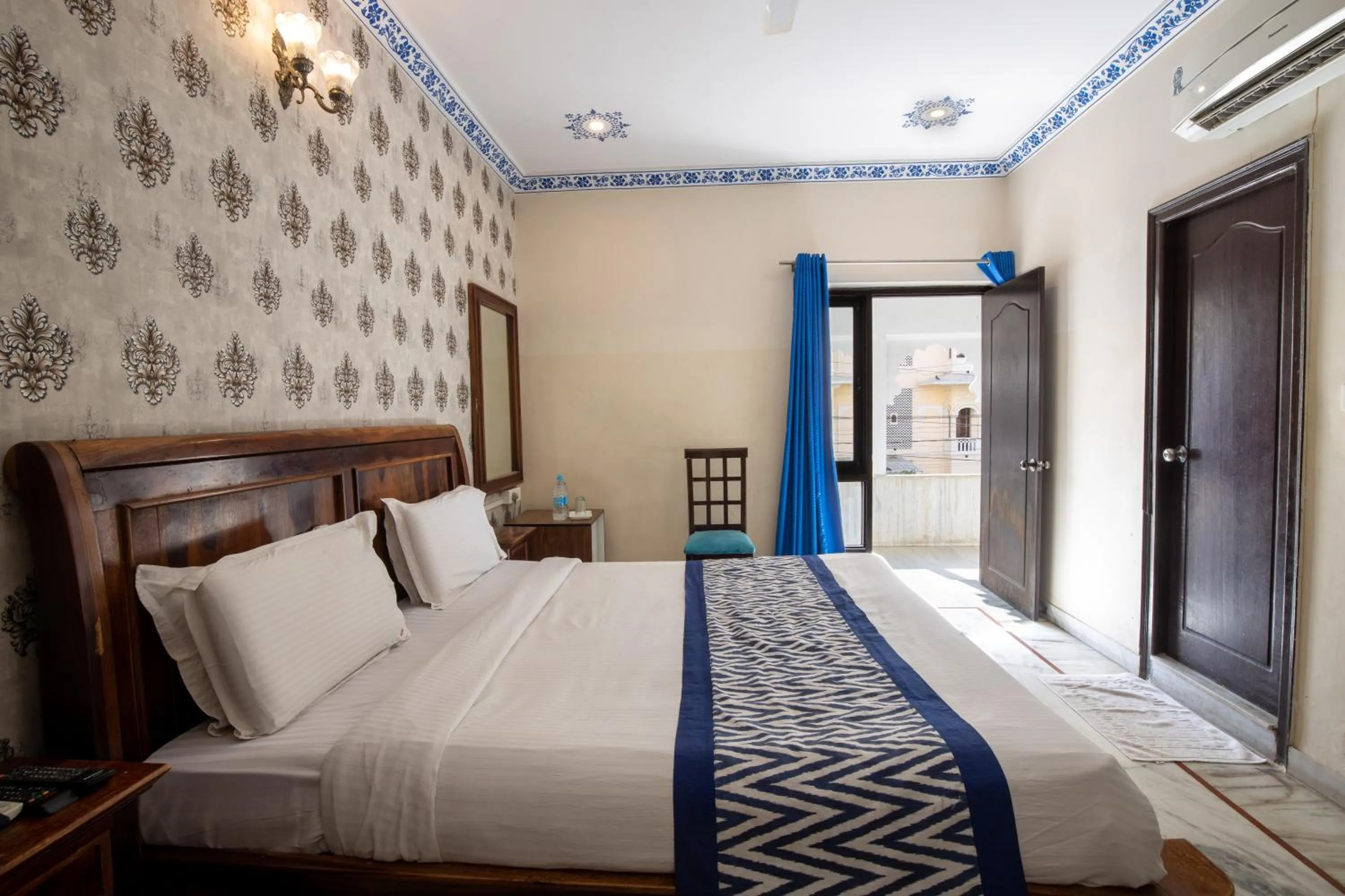 Bedroom in Hotel Royal Pratap Niwas