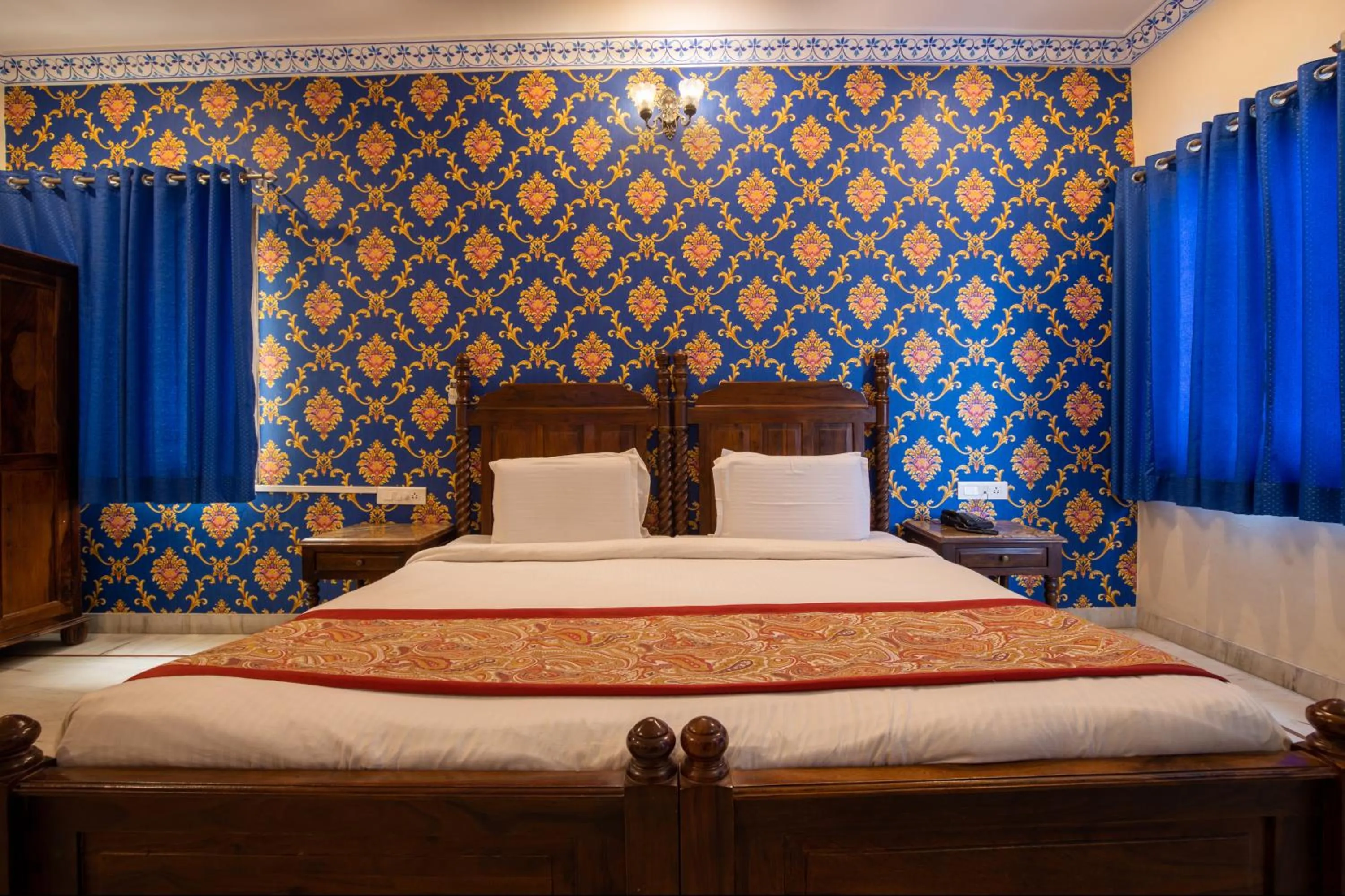 Bed in Hotel Royal Pratap Niwas