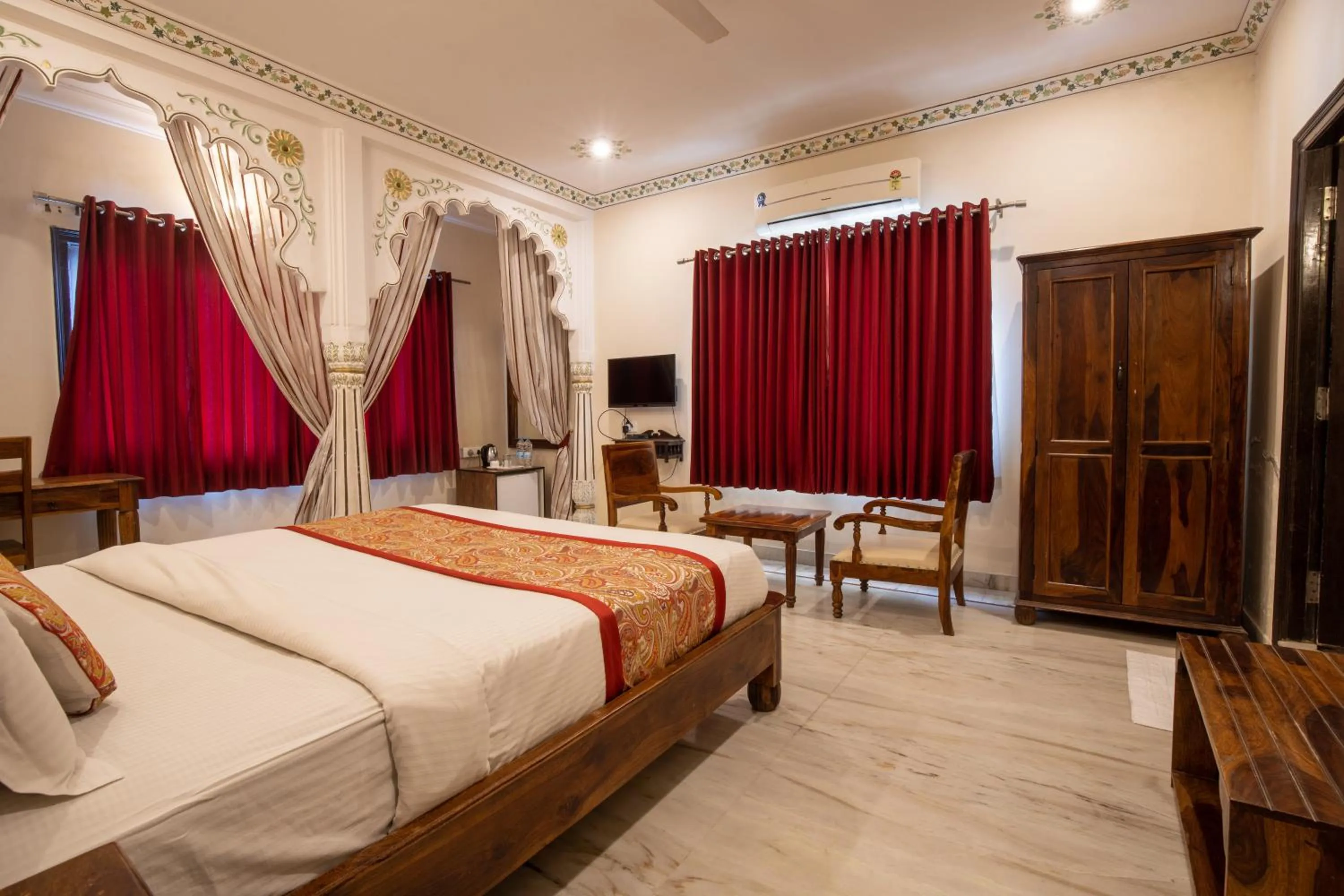 Bed in Hotel Royal Pratap Niwas