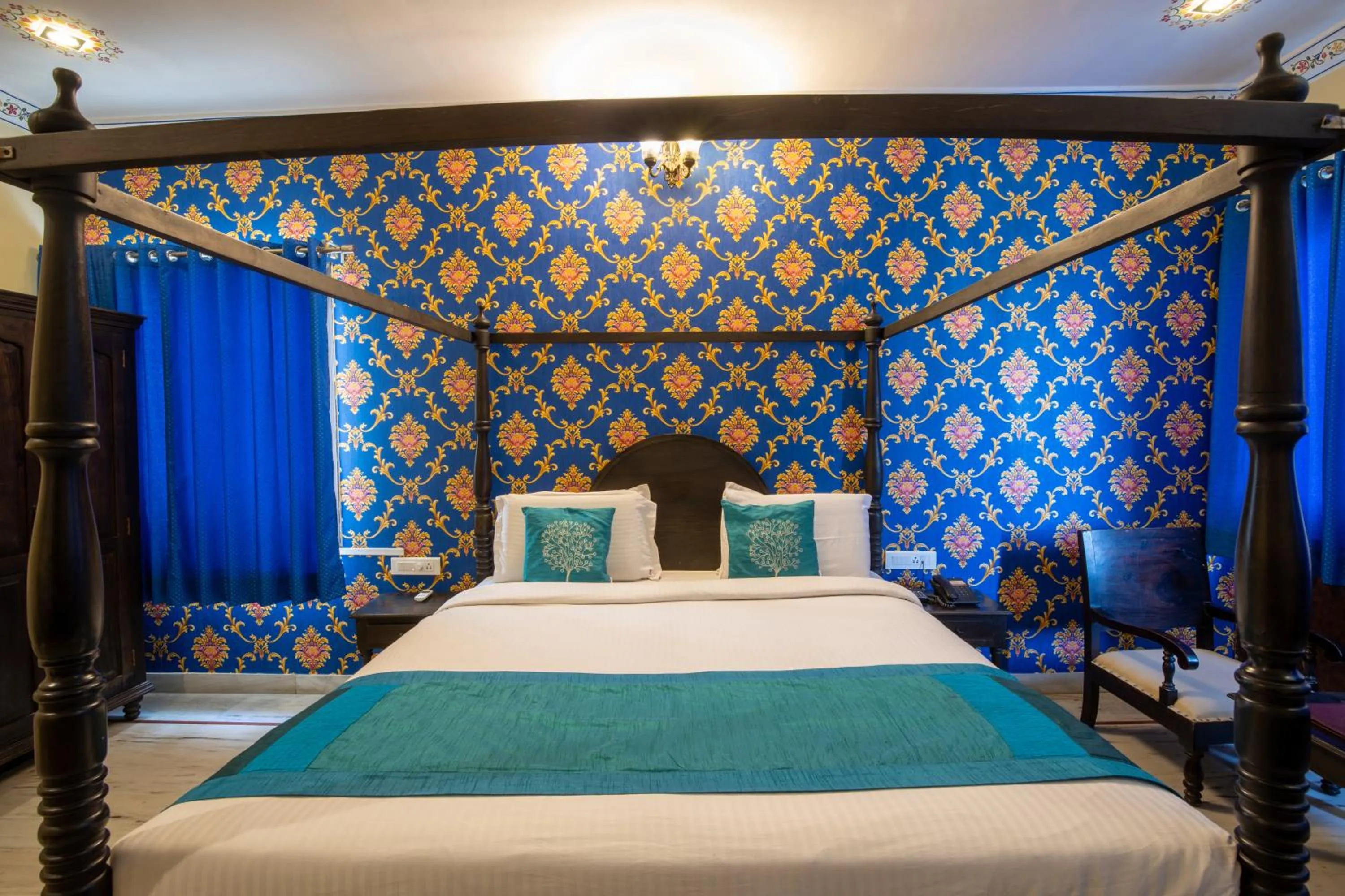 Bed in Hotel Royal Pratap Niwas