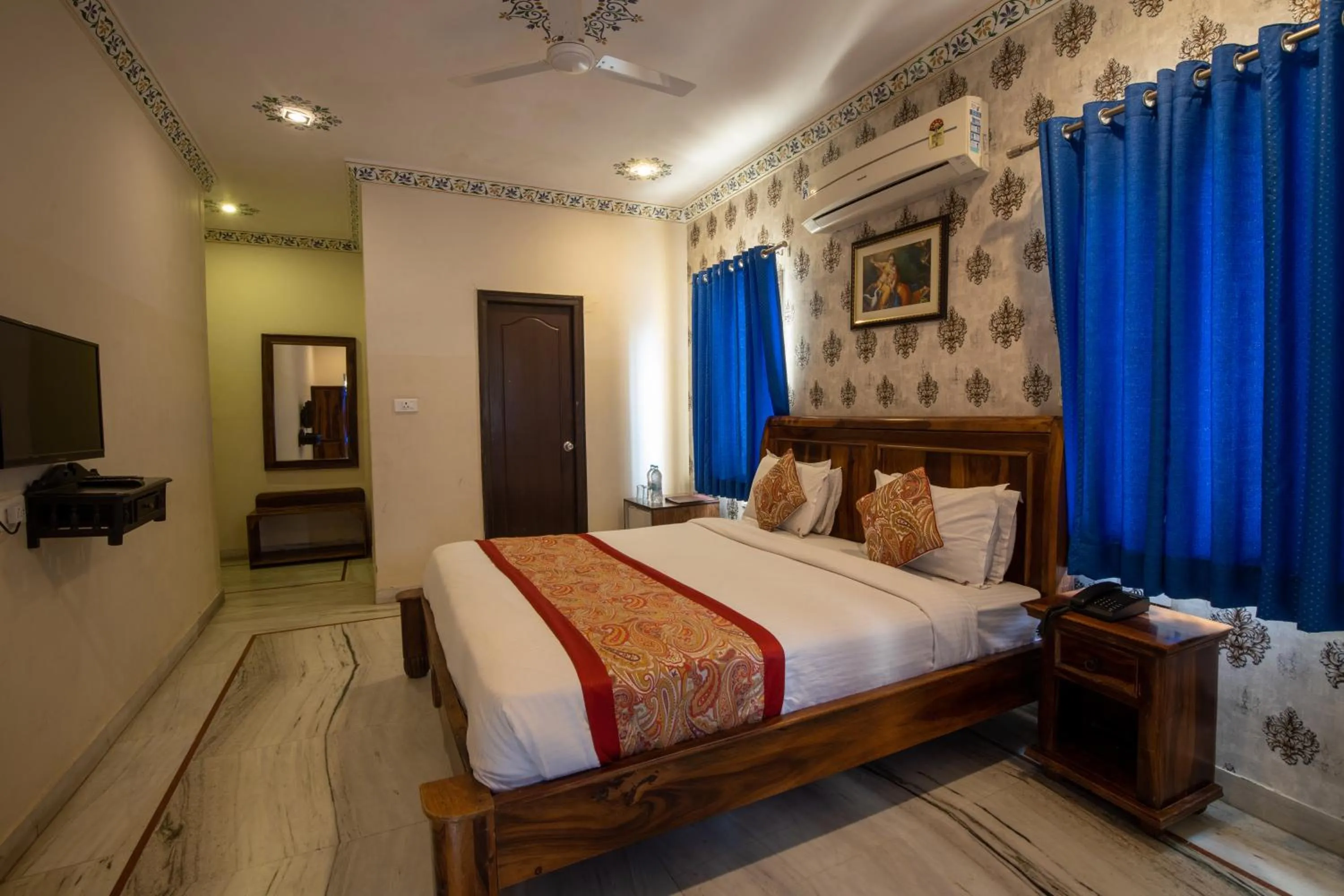 Bed in Hotel Royal Pratap Niwas