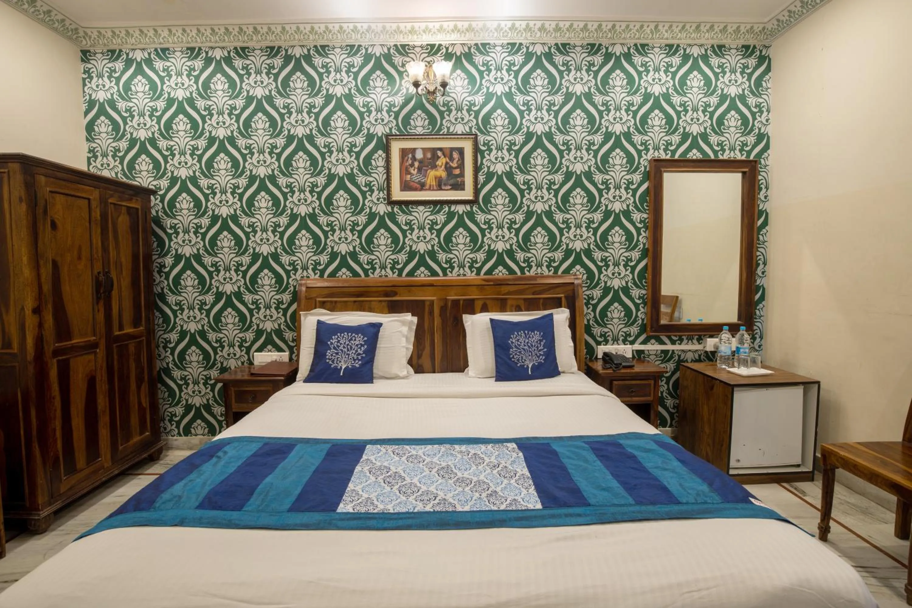 Bed in Hotel Royal Pratap Niwas
