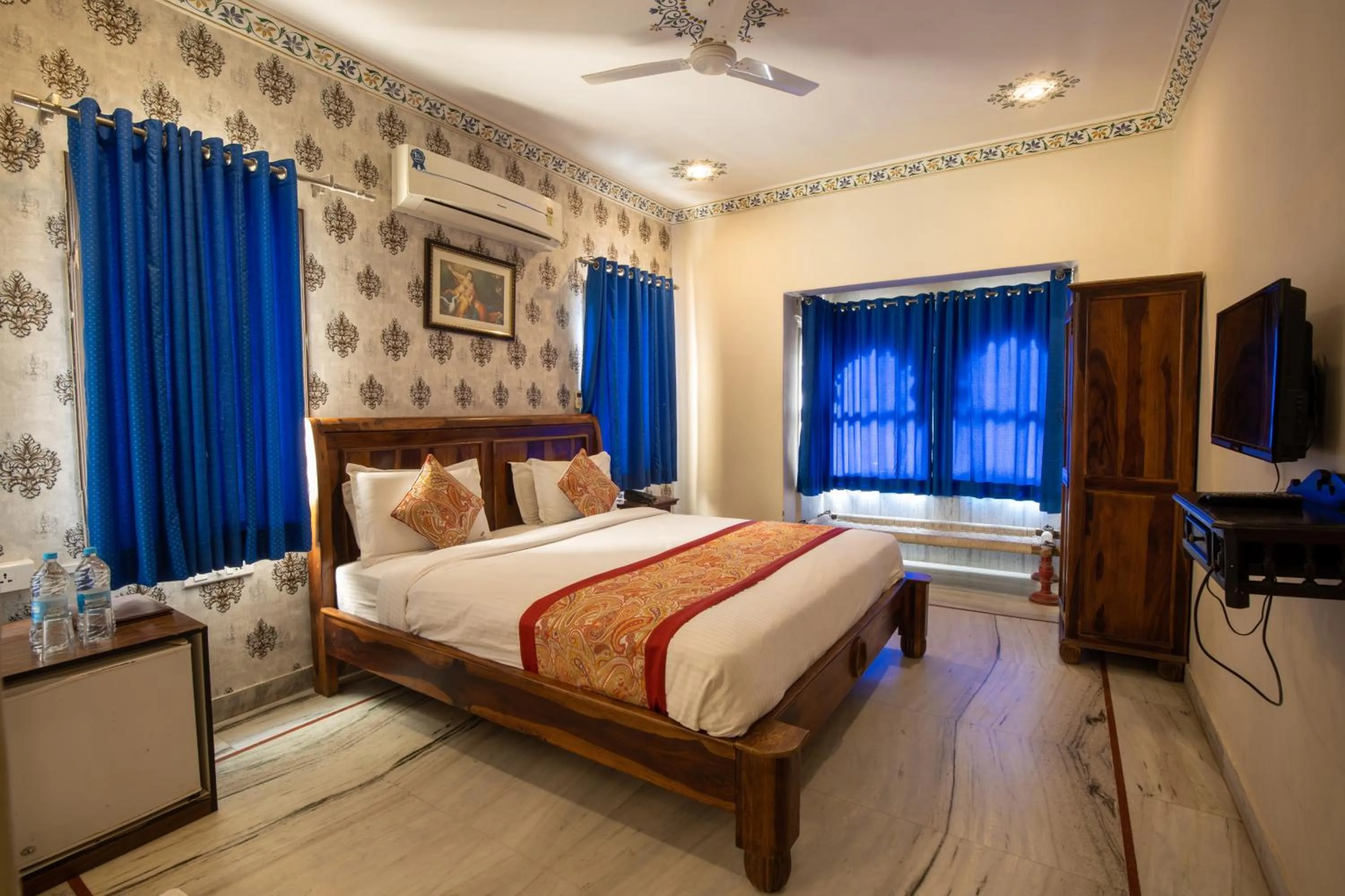 Bed in Hotel Royal Pratap Niwas